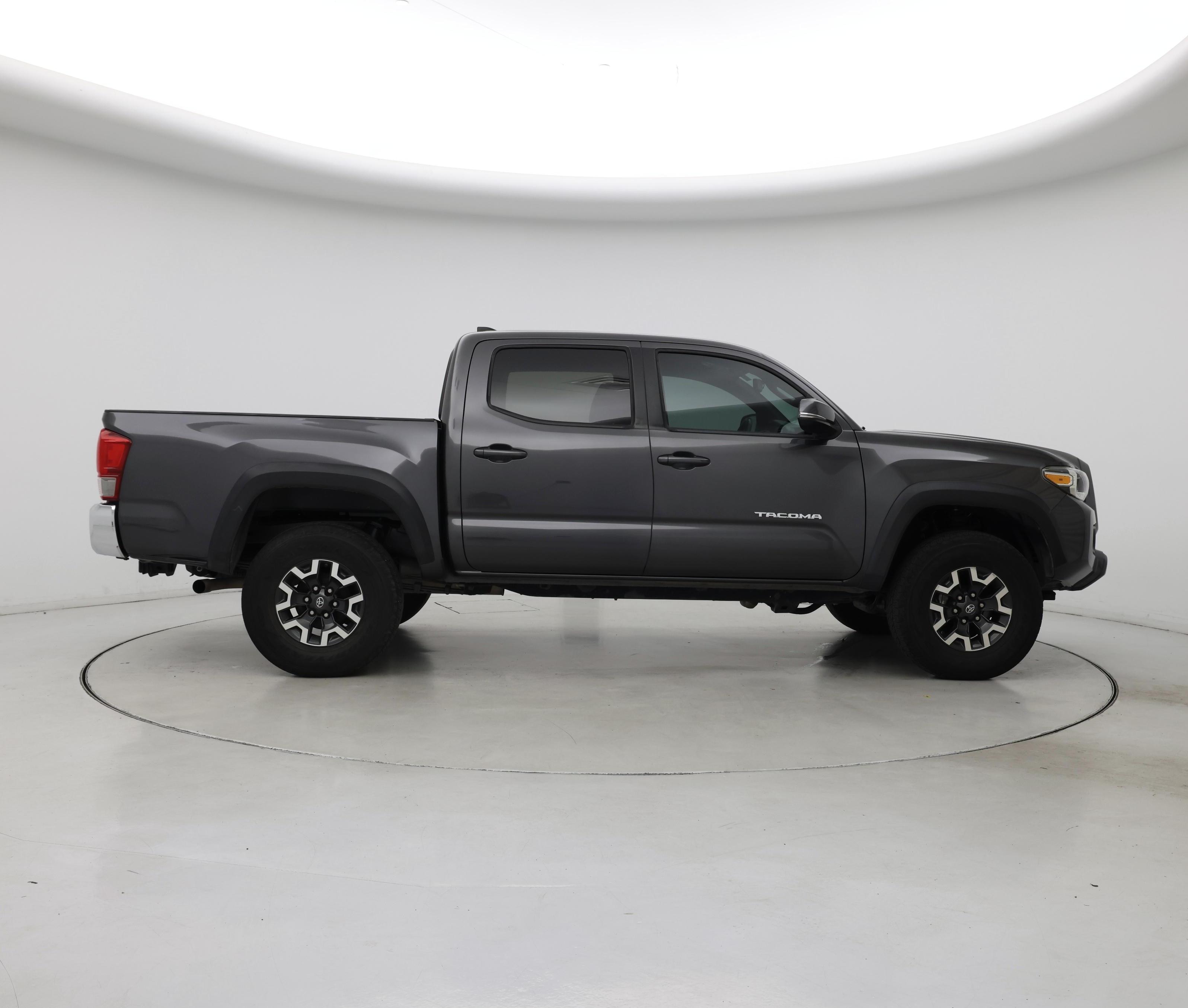 Thumbnail: 2017 Toyota Tacoma - 7