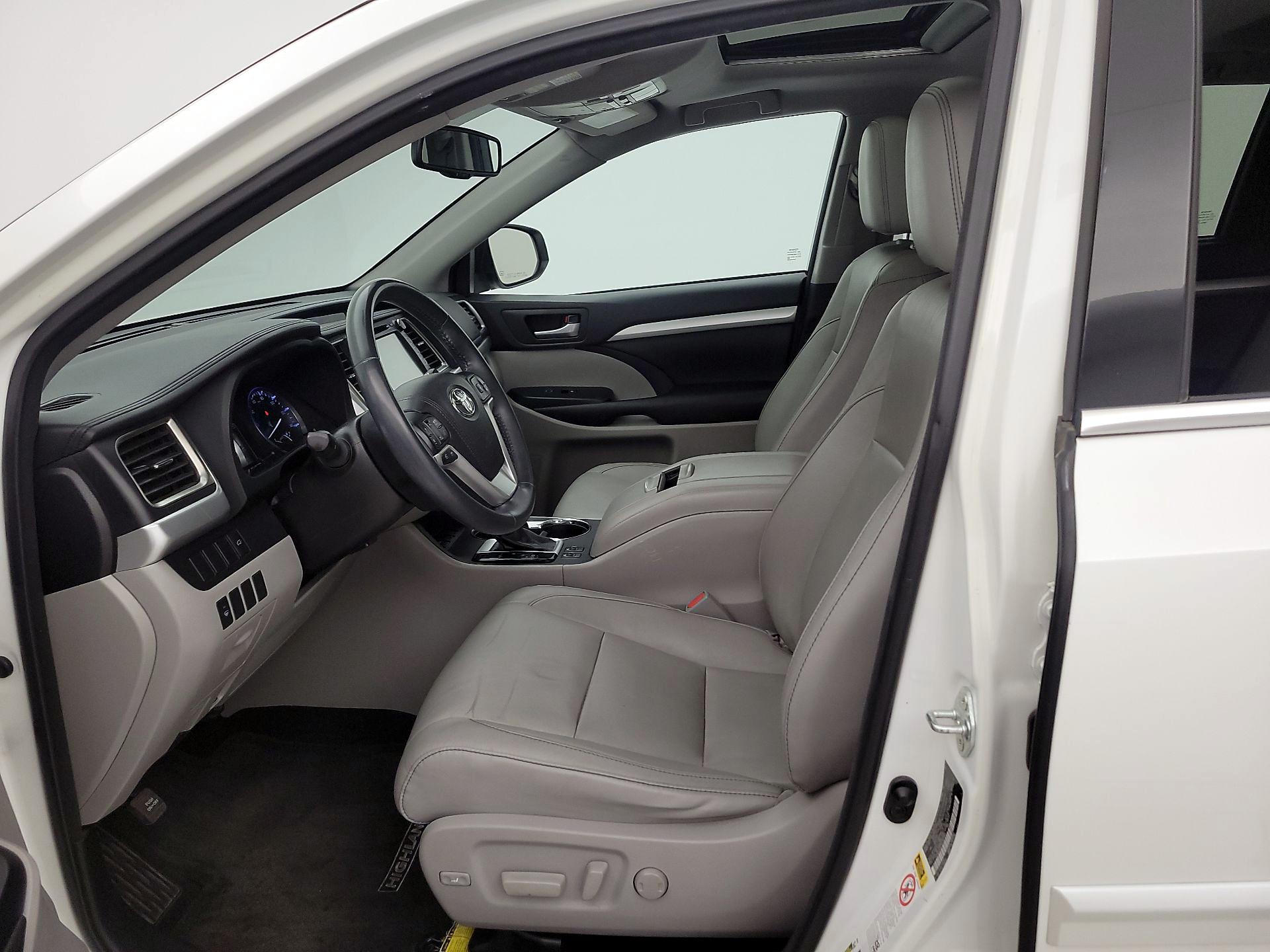 Thumbnail: 2016 Toyota Highlander - 11