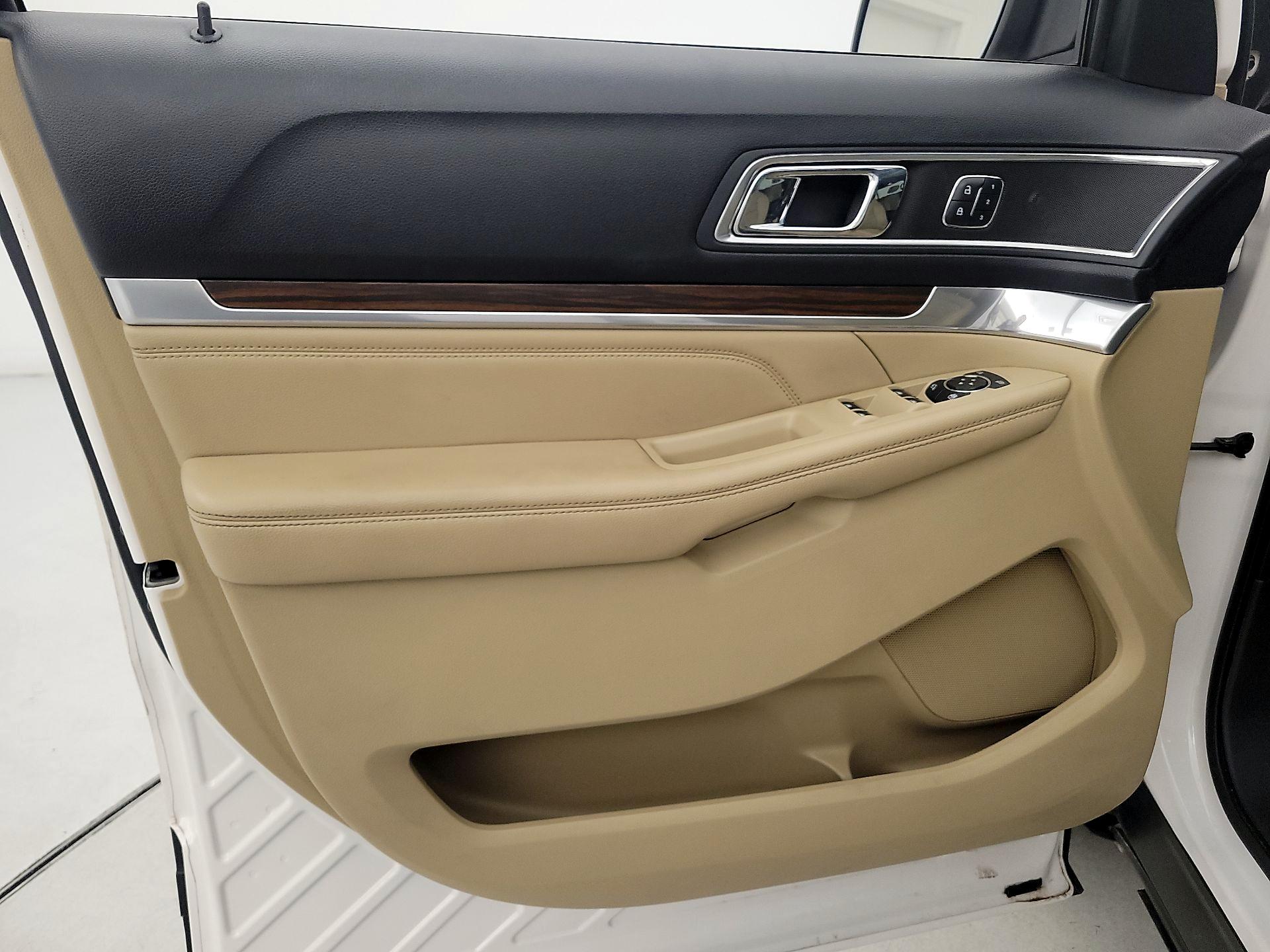 Thumbnail: 2016 Ford Explorer - 12