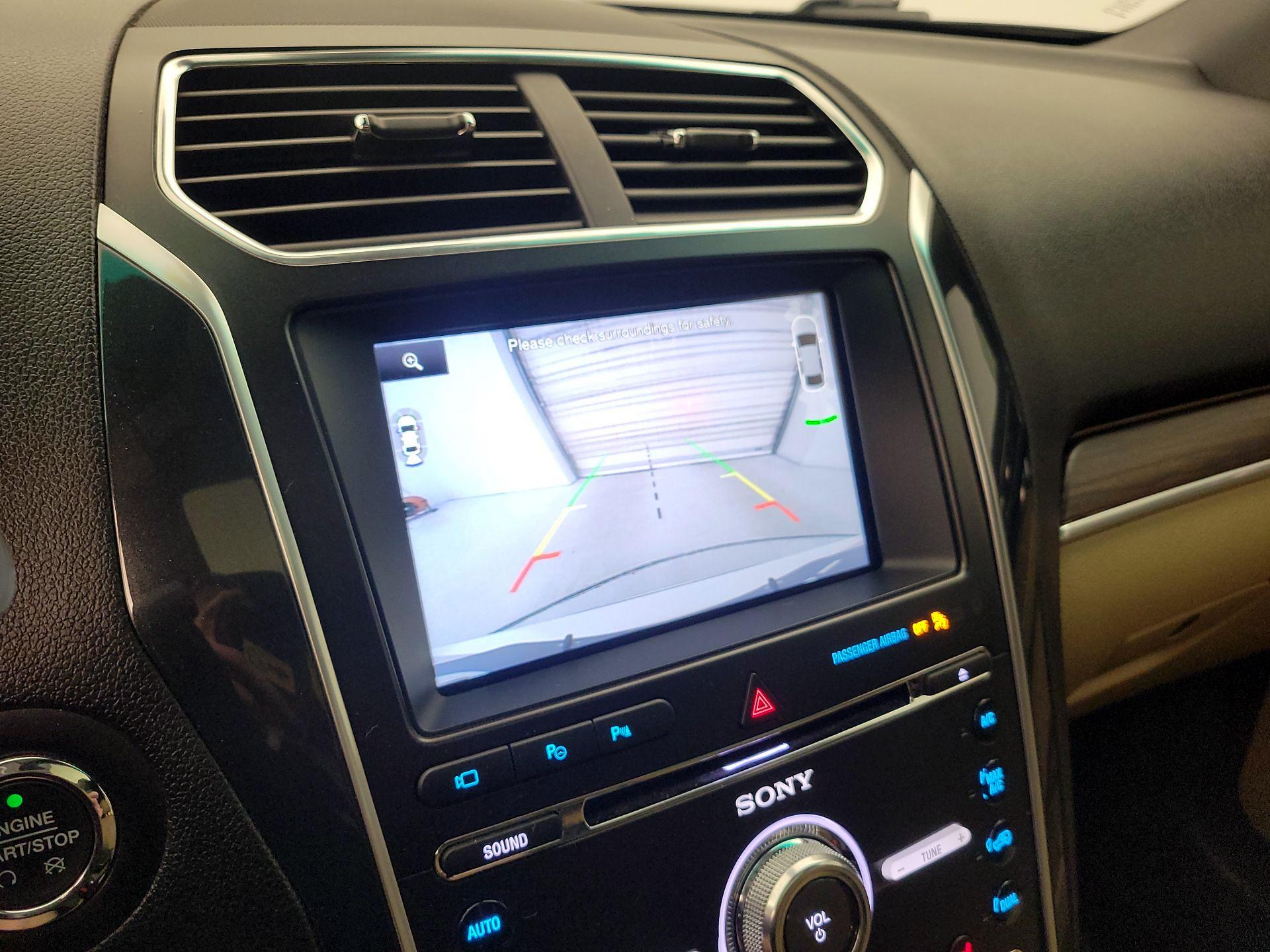 Thumbnail: 2016 Ford Explorer - 14