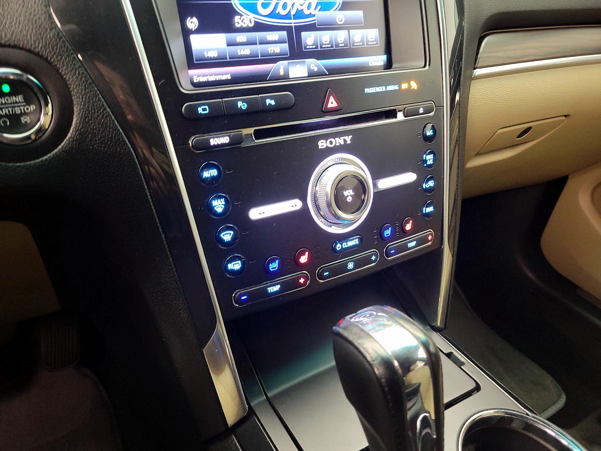 Thumbnail: 2016 Ford Explorer - 16