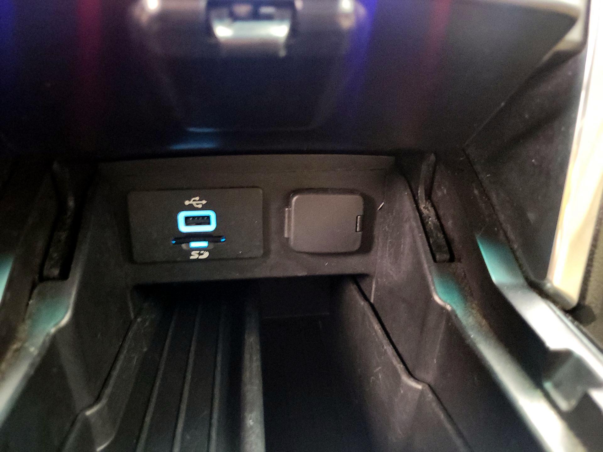 Thumbnail: 2016 Ford Explorer - 18