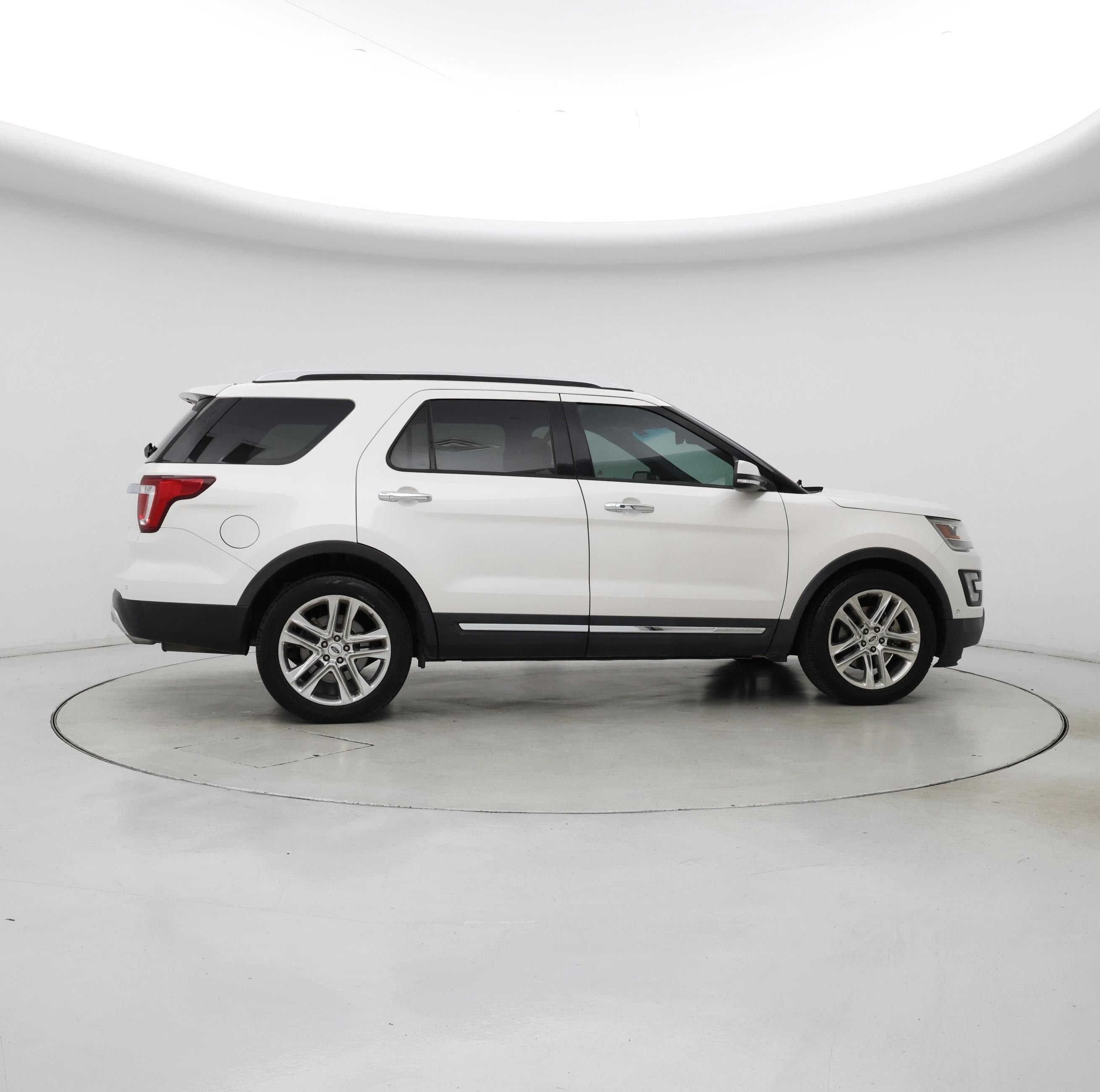 Thumbnail: 2016 Ford Explorer - 7