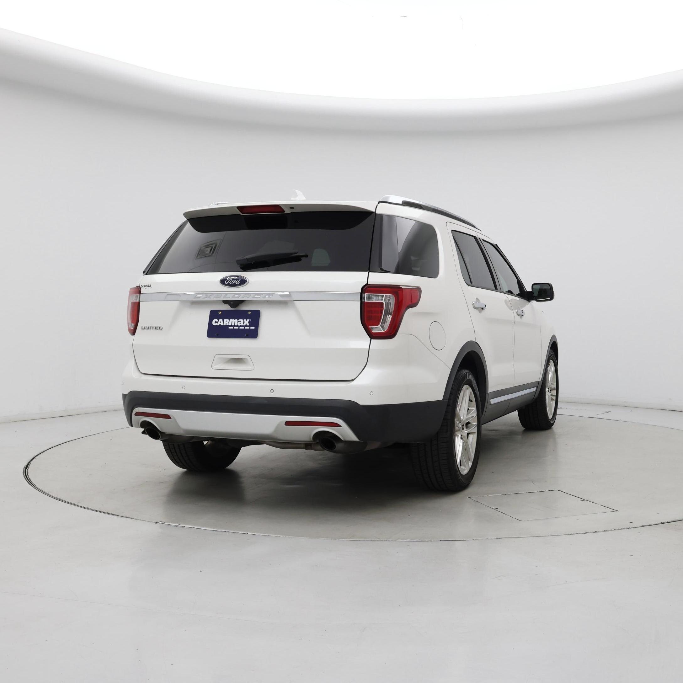 Thumbnail: 2016 Ford Explorer - 8