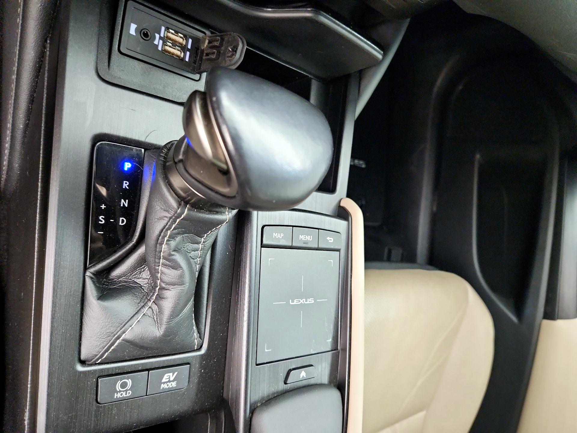 Thumbnail: 2020 Lexus ES - 18