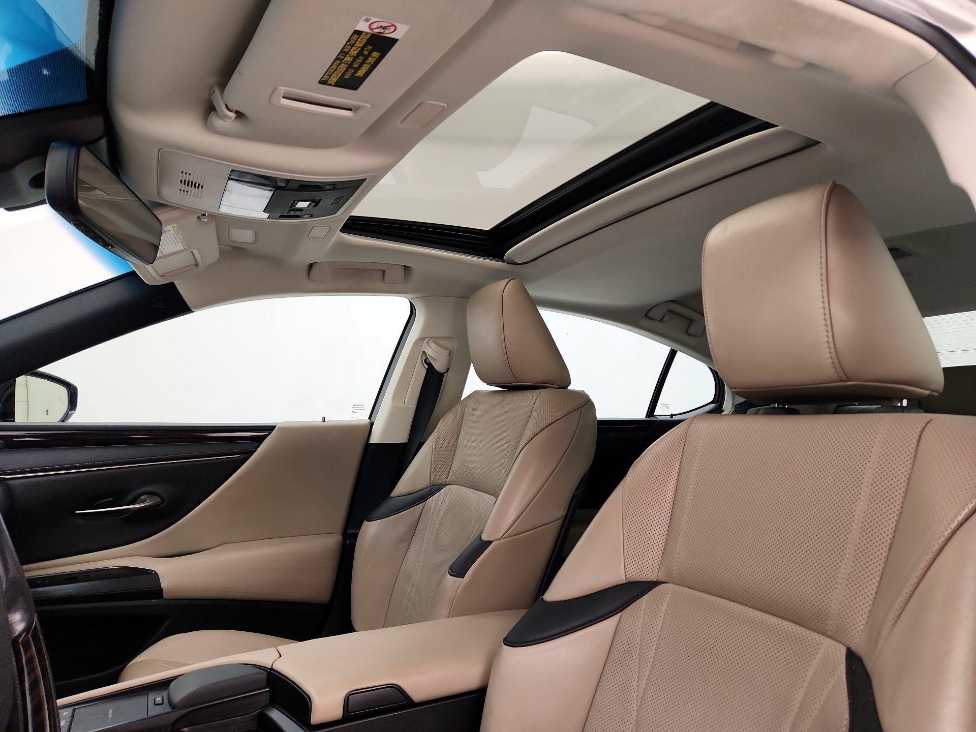 Thumbnail: 2020 Lexus ES - 20