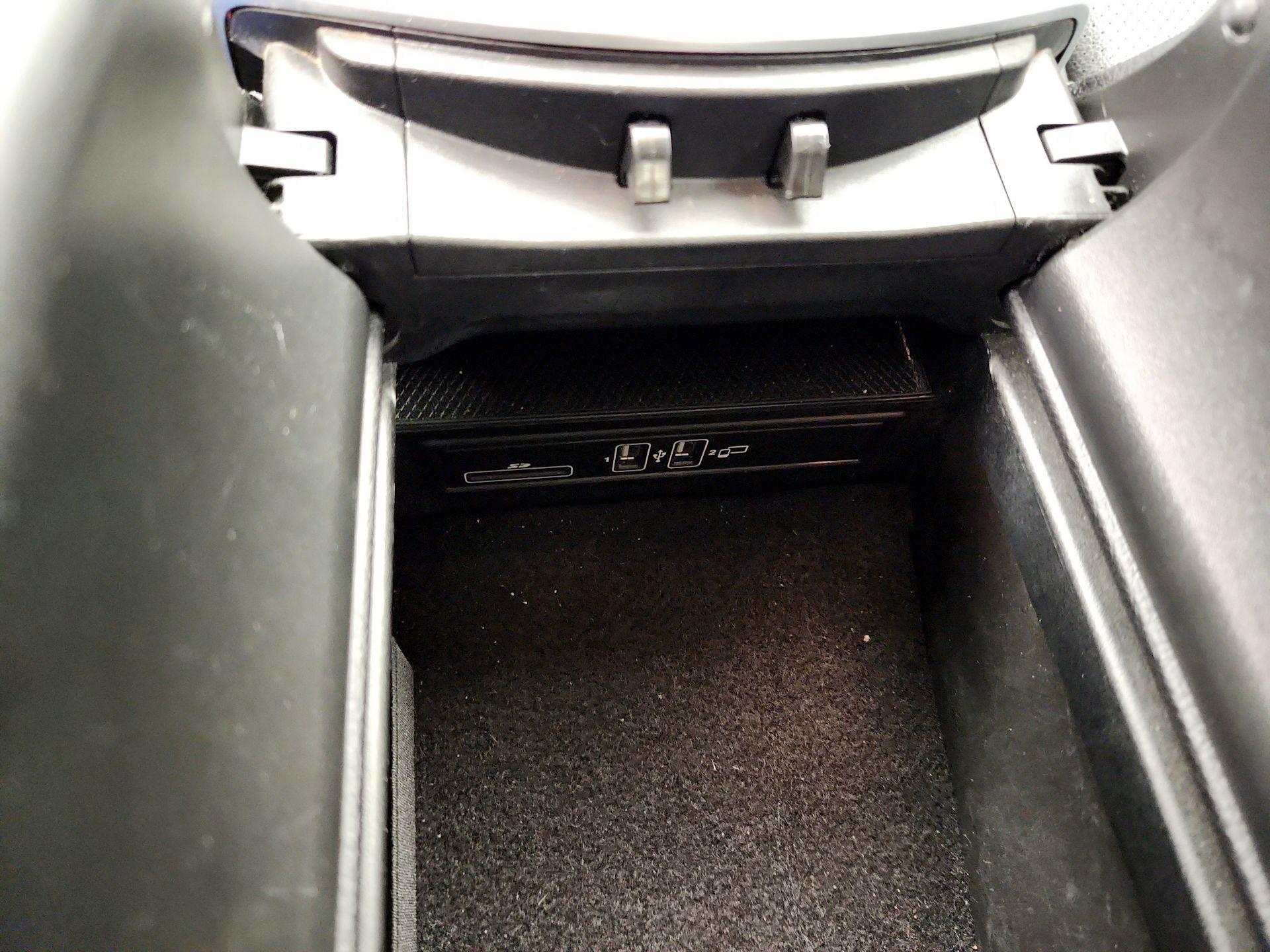 Thumbnail: 2018 Mercedes-Benz C-Class - 18