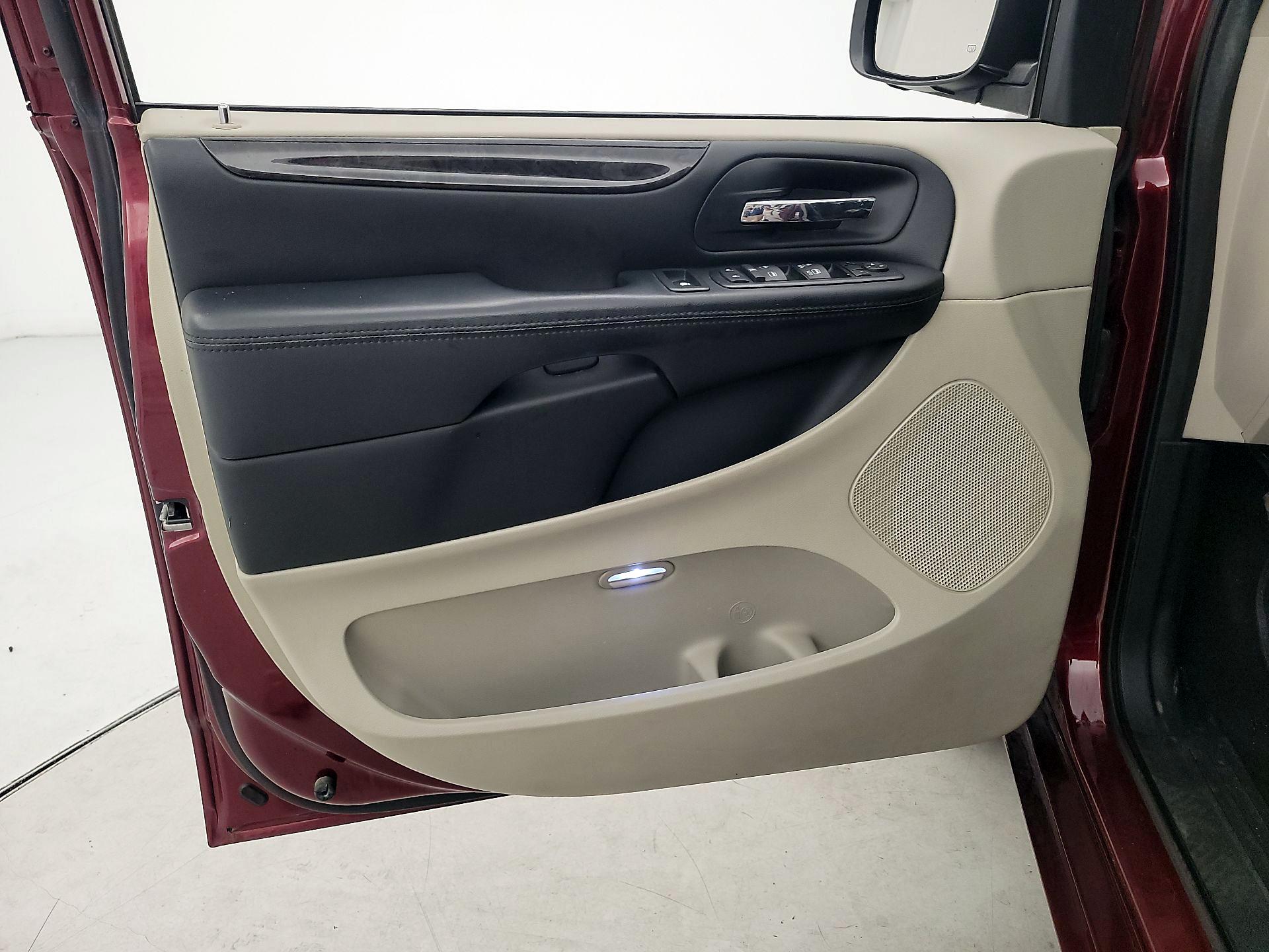 Thumbnail: 2016 Dodge Grand Caravan - 12