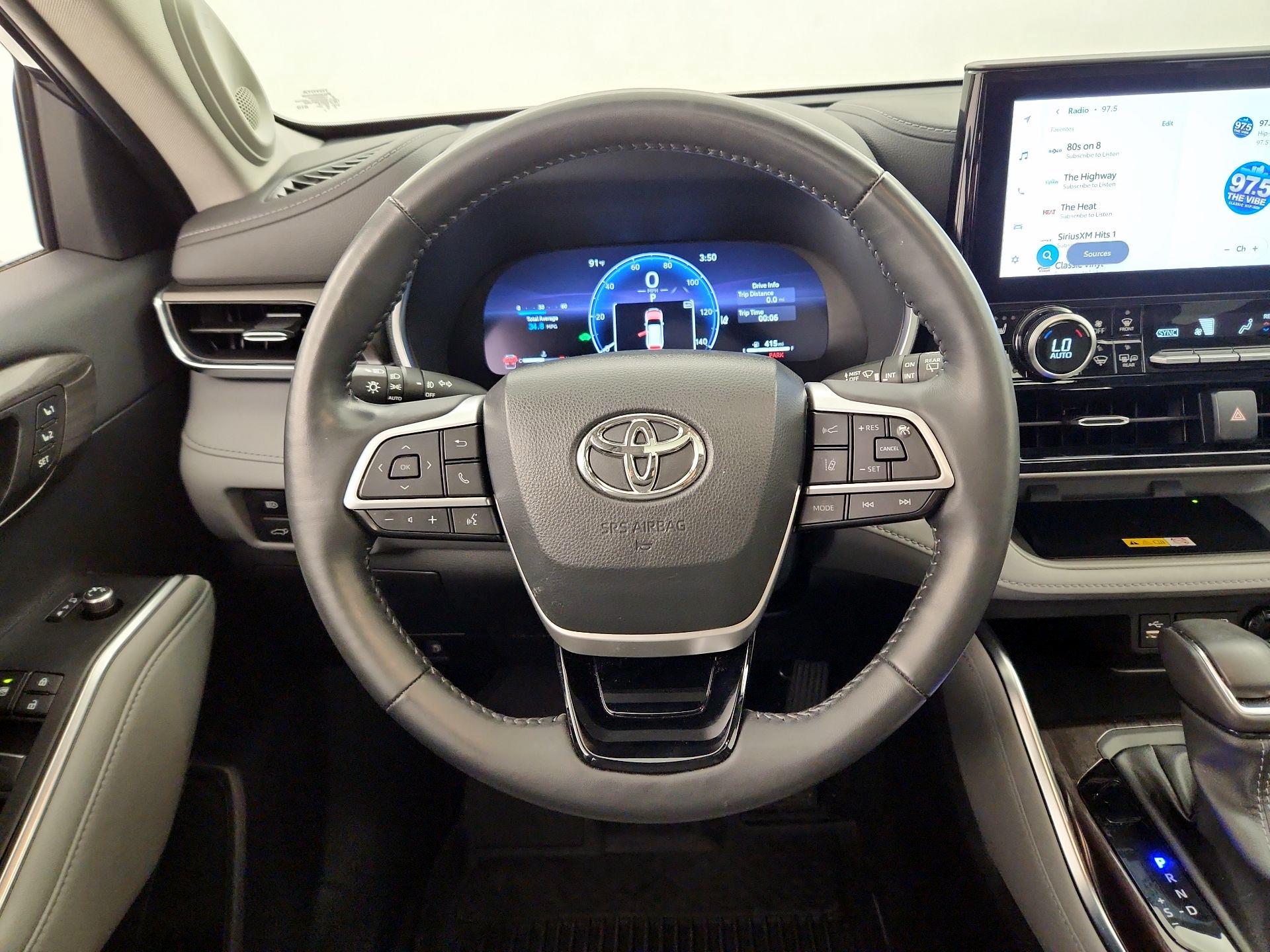 Thumbnail: 2023 Toyota Highlander - 10