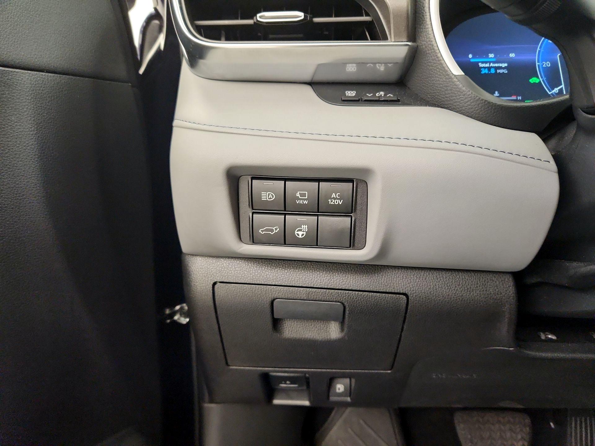 Thumbnail: 2023 Toyota Highlander - 13