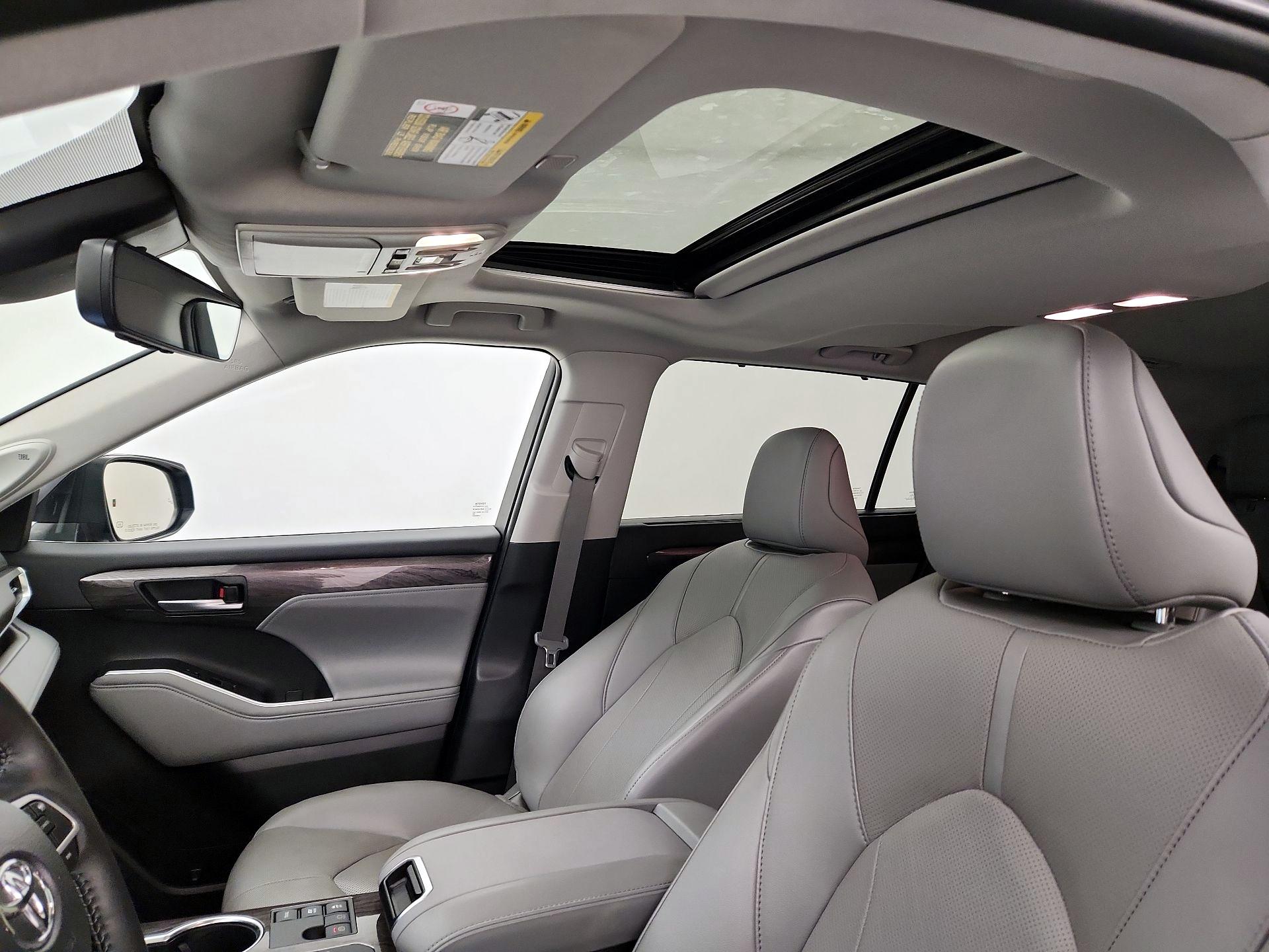 Thumbnail: 2023 Toyota Highlander - 19