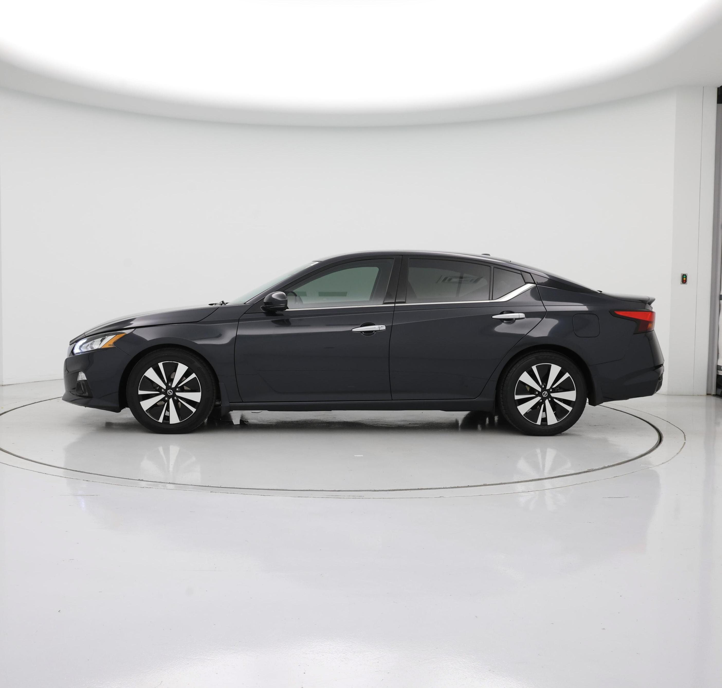 Thumbnail: 2020 Nissan Altima - 3