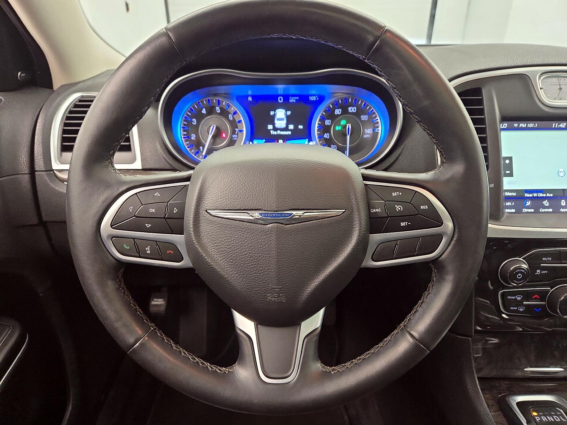 Thumbnail: 2022 Chrysler 300 - 10