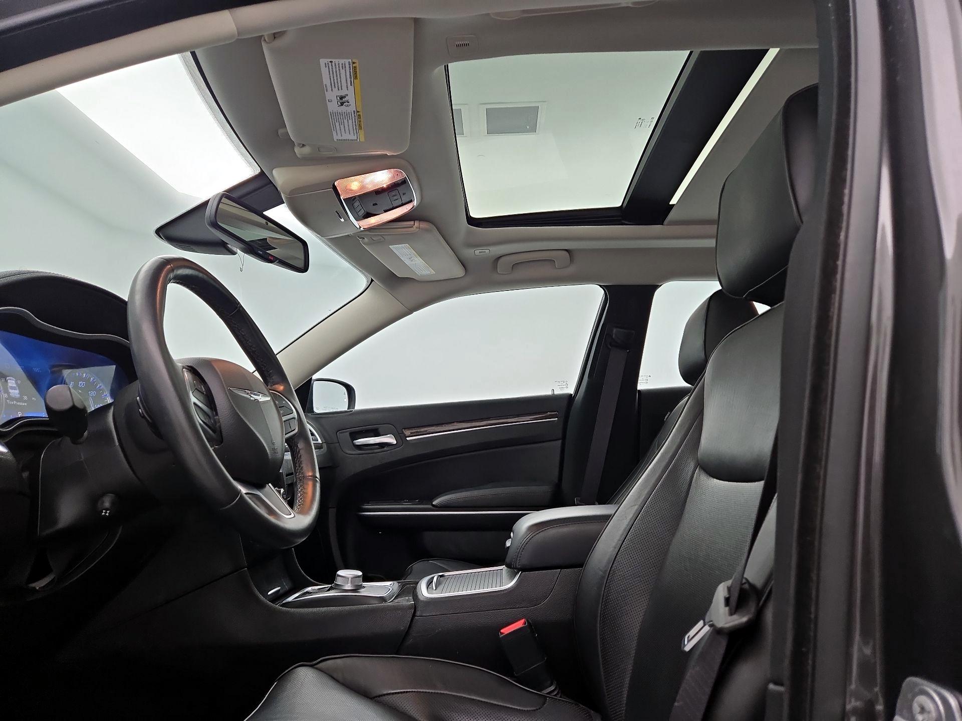 Thumbnail: 2022 Chrysler 300 - 20