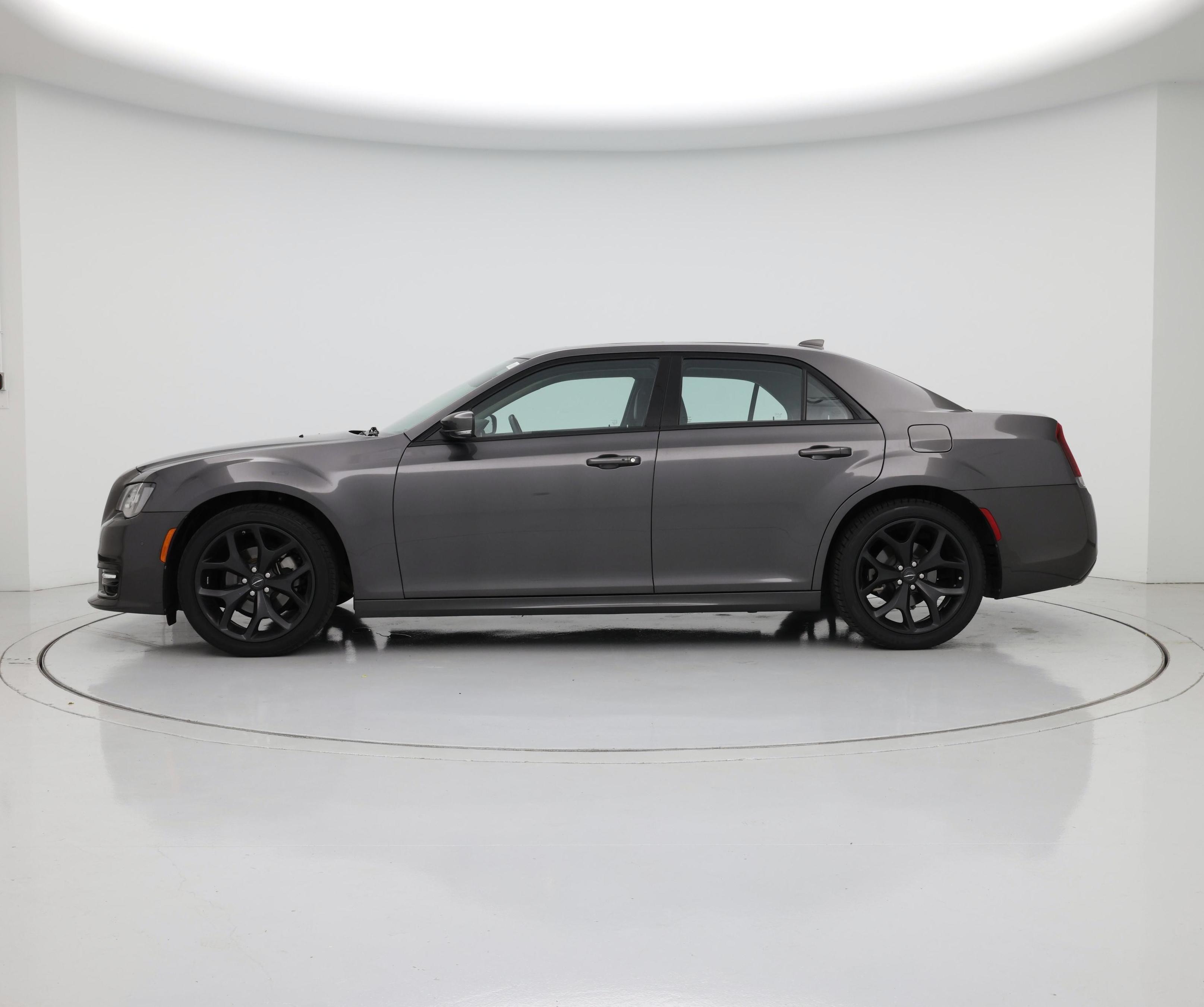 Thumbnail: 2022 Chrysler 300 - 3