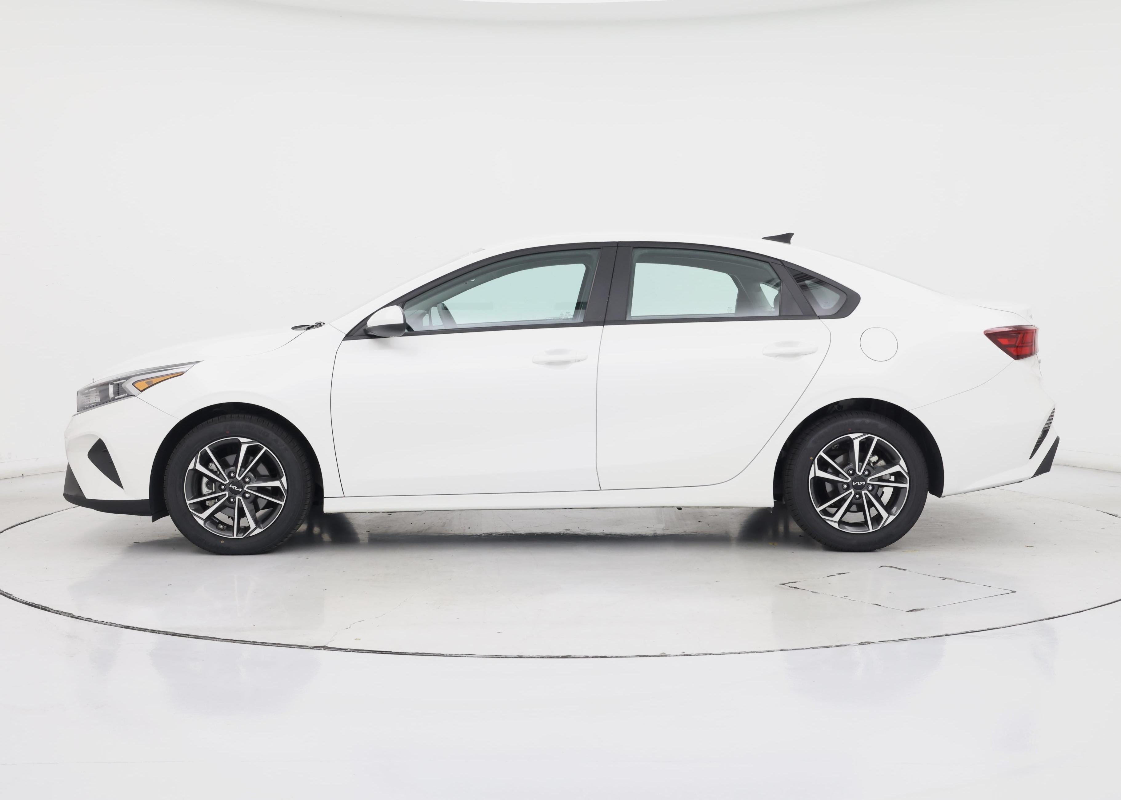 Thumbnail: 2023 Kia Forte - 3