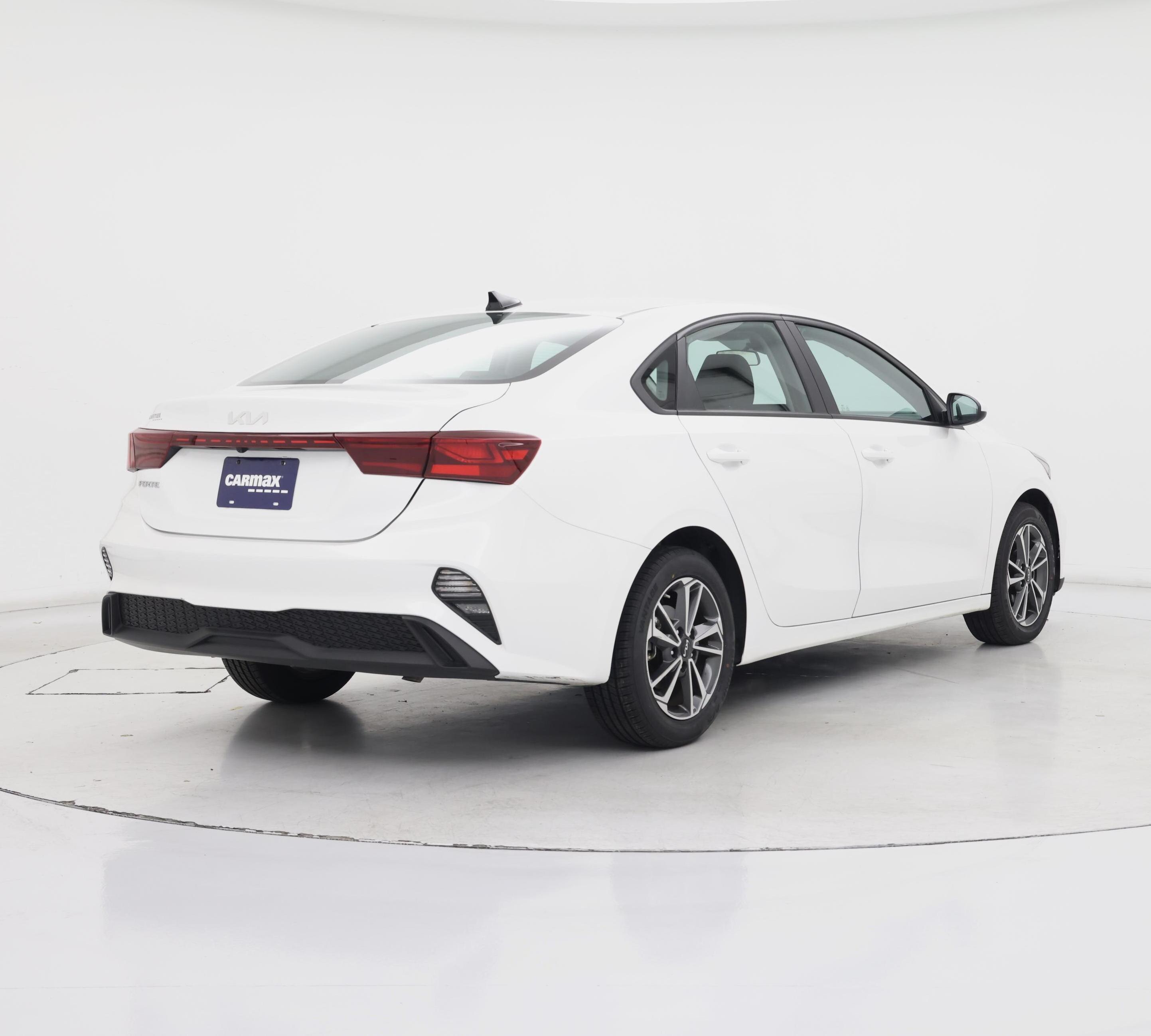 Thumbnail: 2023 Kia Forte - 8