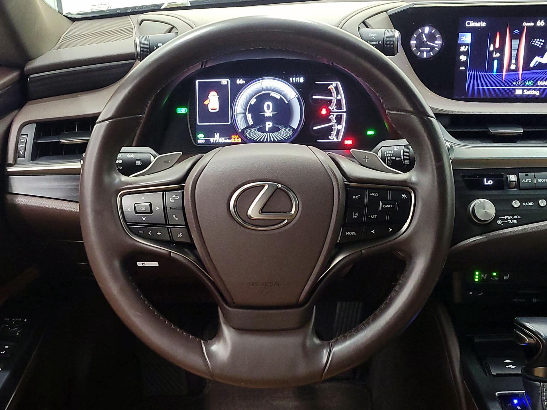 Thumbnail: 2021 Lexus ES - 10