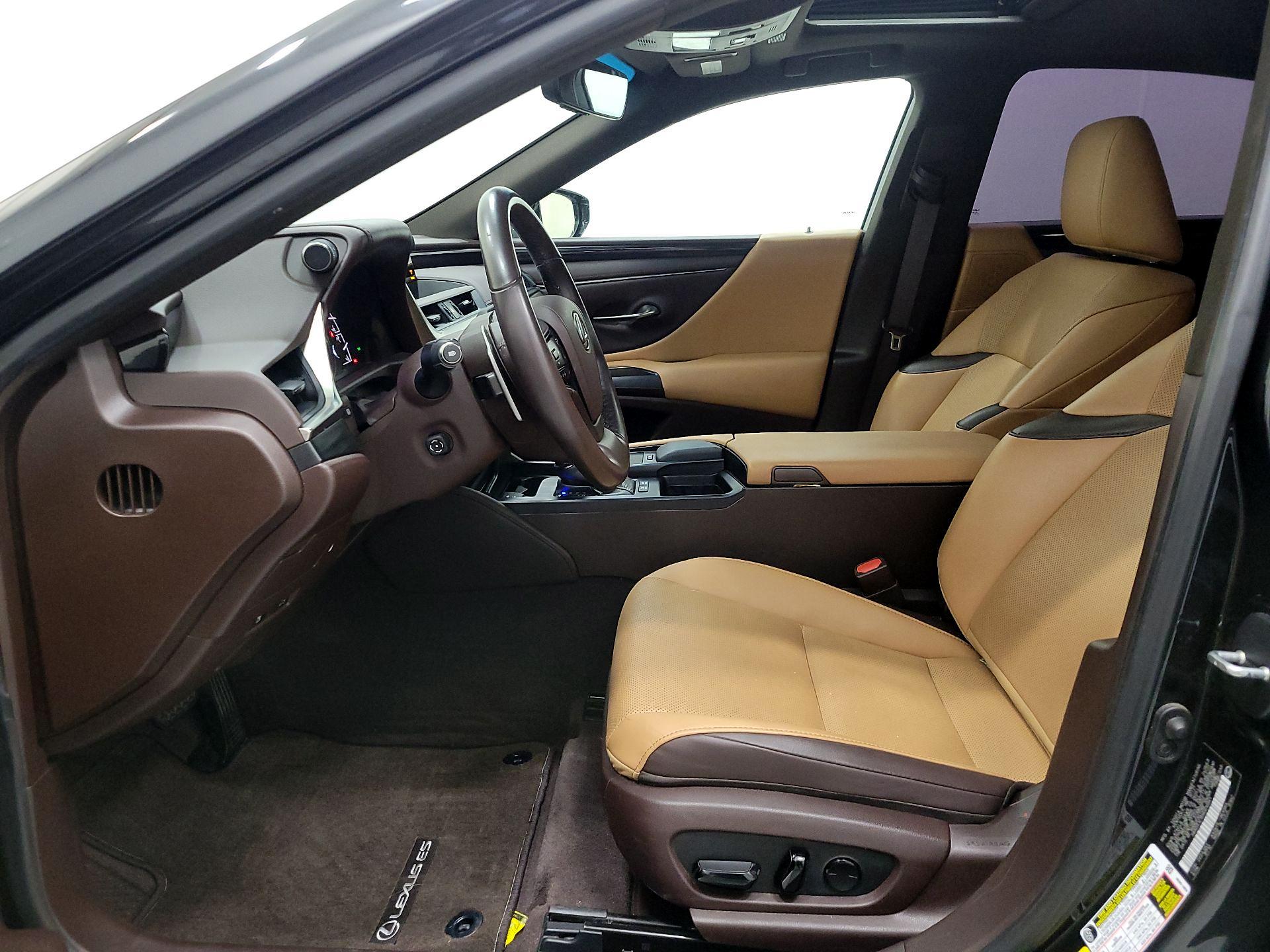 Thumbnail: 2021 Lexus ES - 11