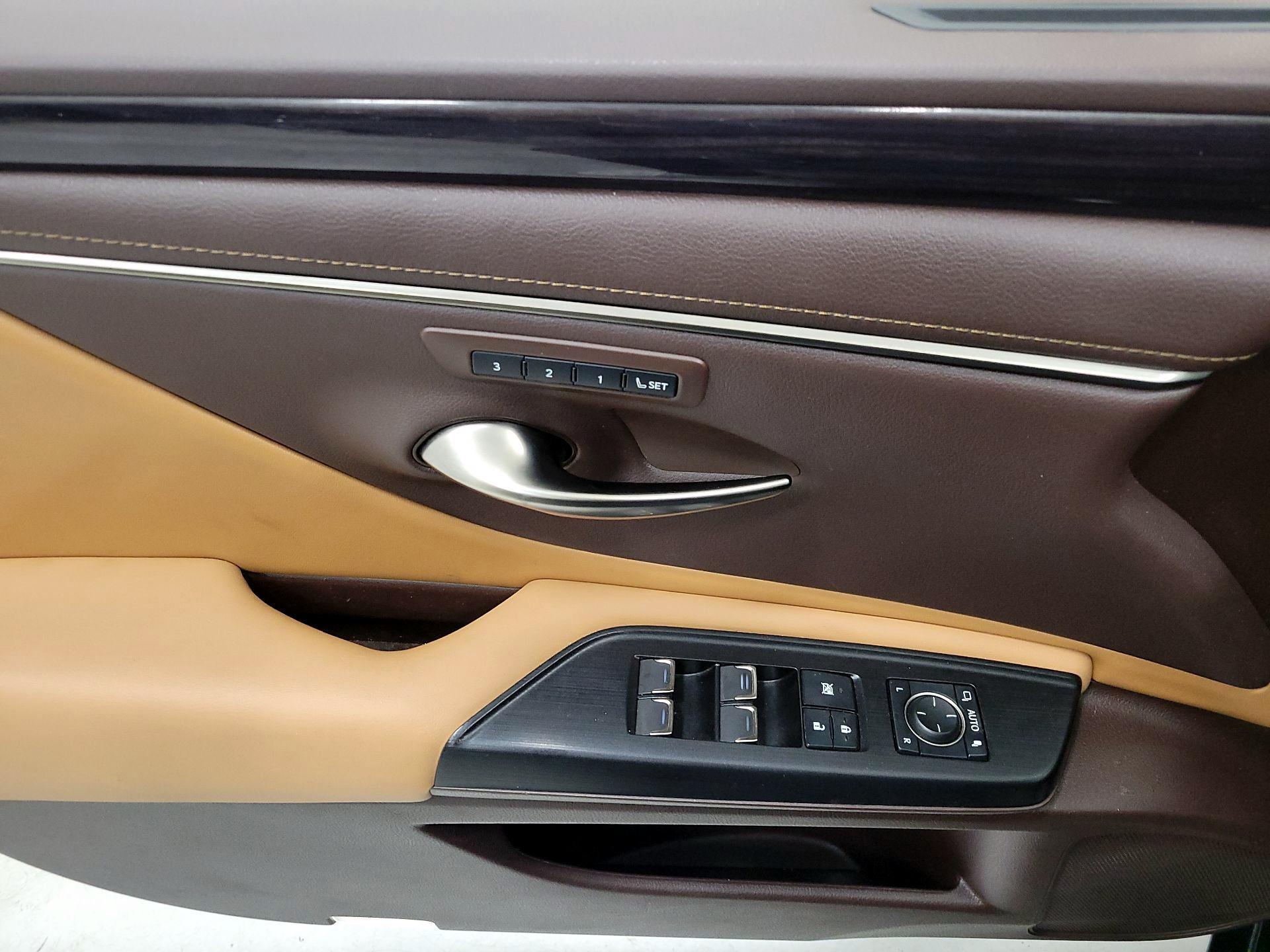 Thumbnail: 2021 Lexus ES - 12