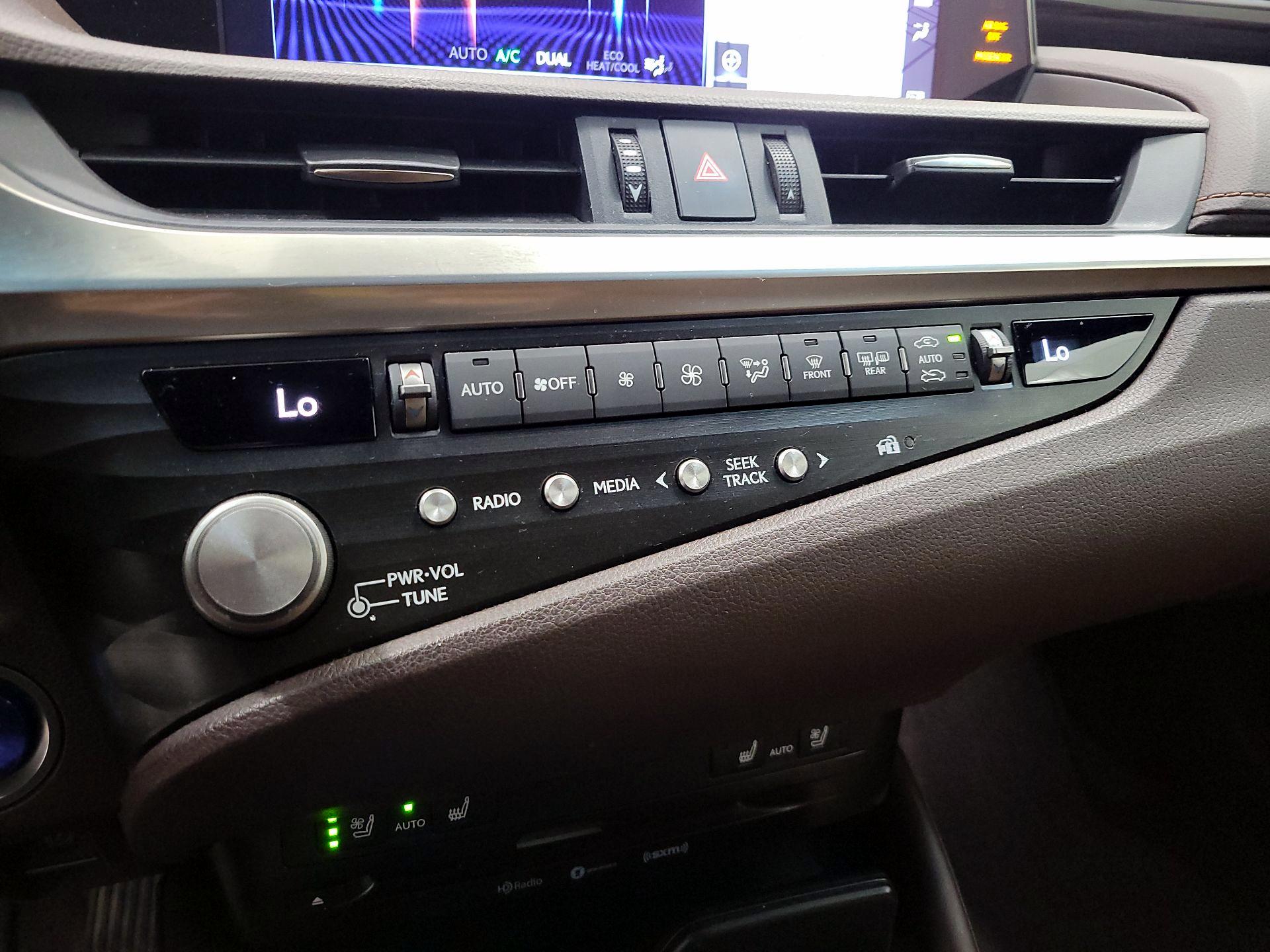 Thumbnail: 2021 Lexus ES - 15