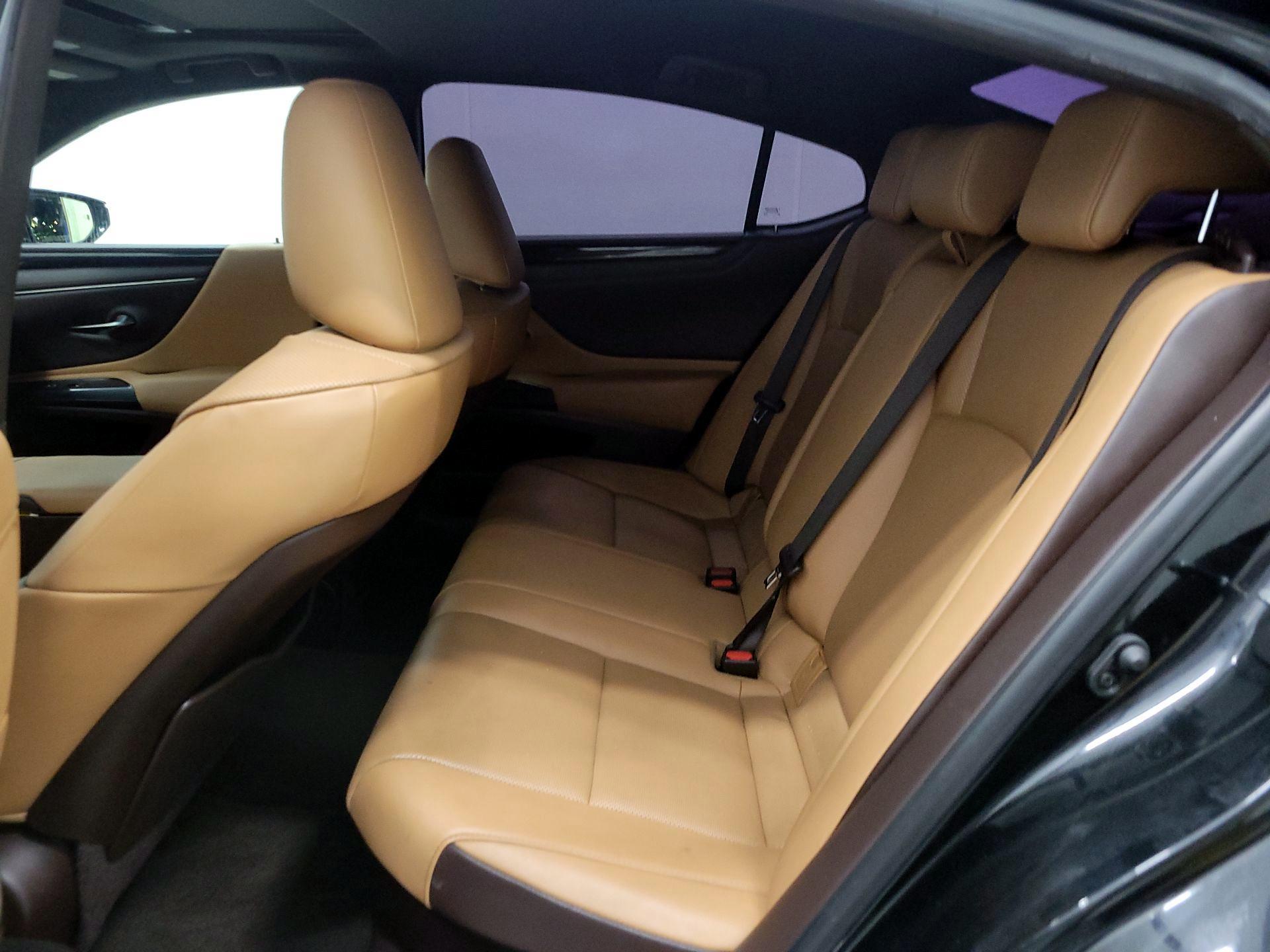 Thumbnail: 2021 Lexus ES - 18