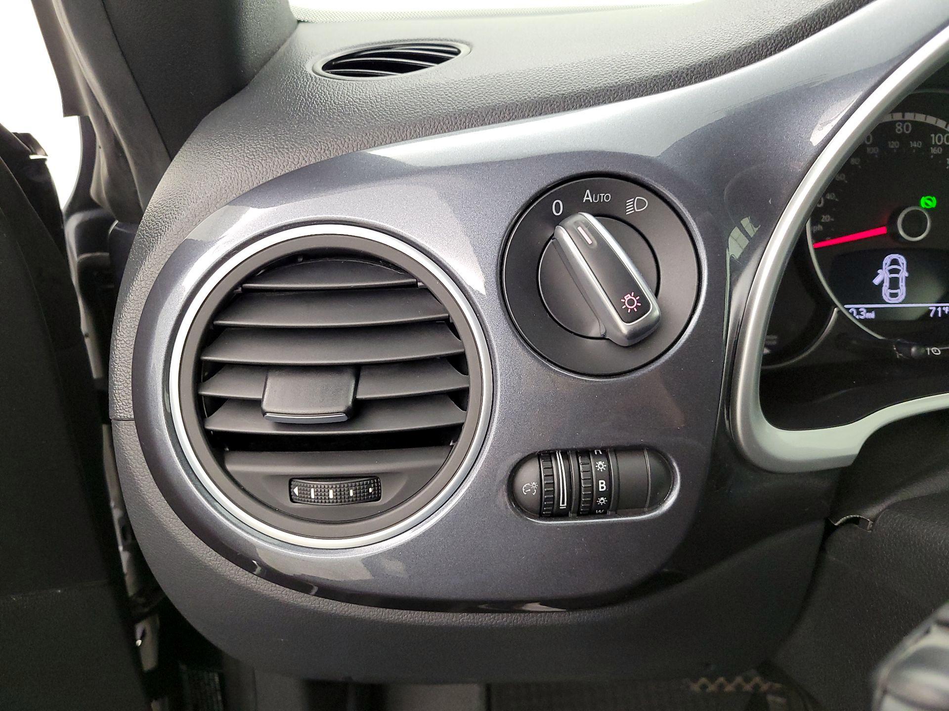 Thumbnail: 2016 Volkswagen Beetle - 13