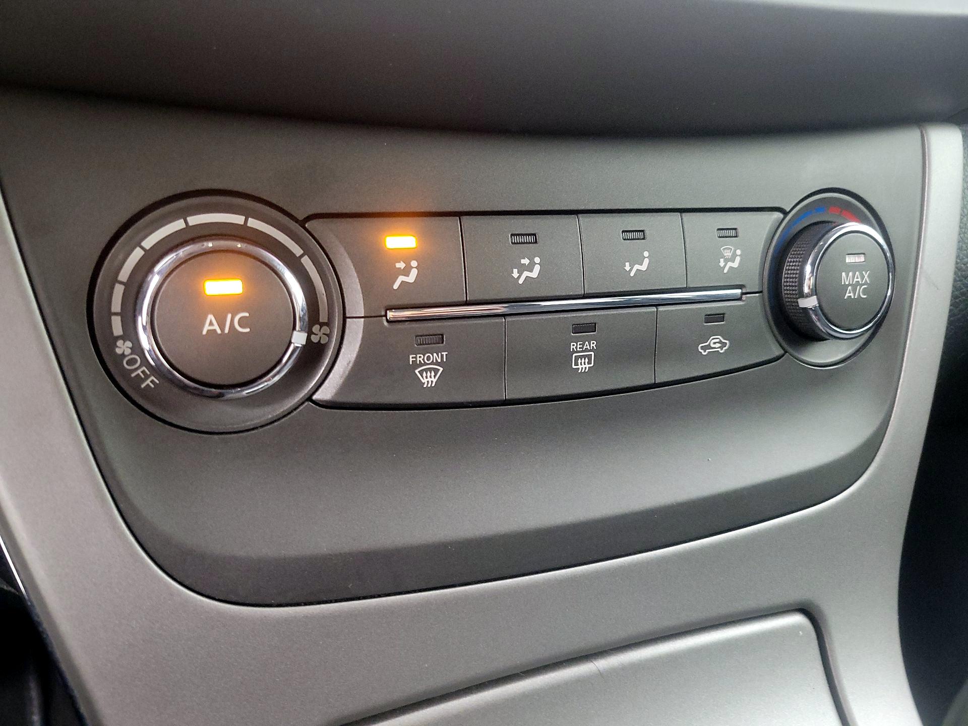 Thumbnail: 2014 Nissan Sentra - 15