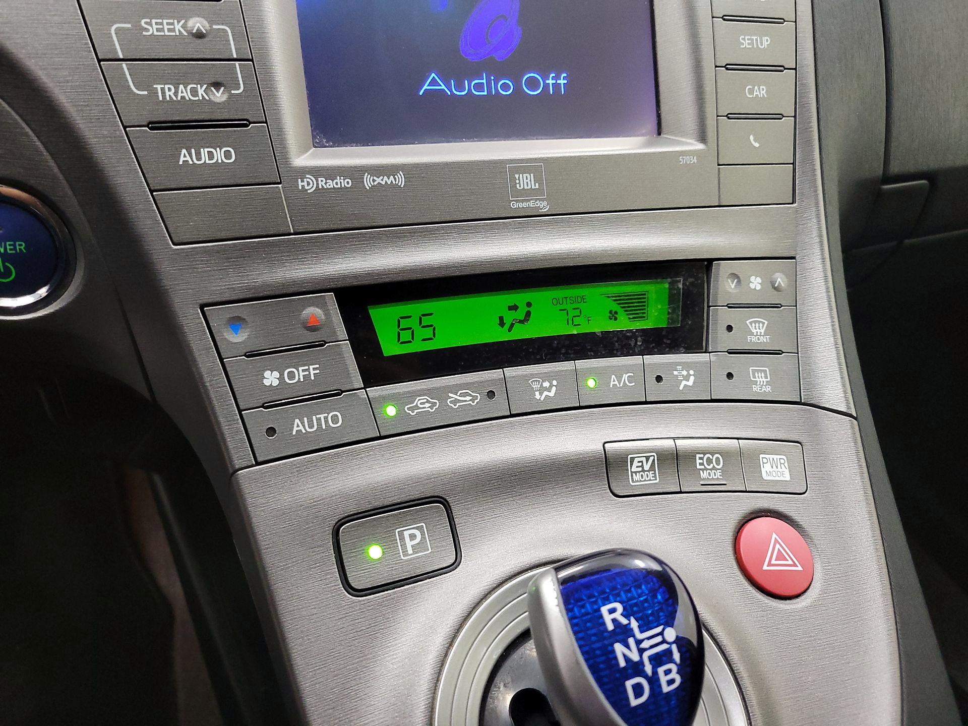 Thumbnail: 2014 Toyota Prius - 16