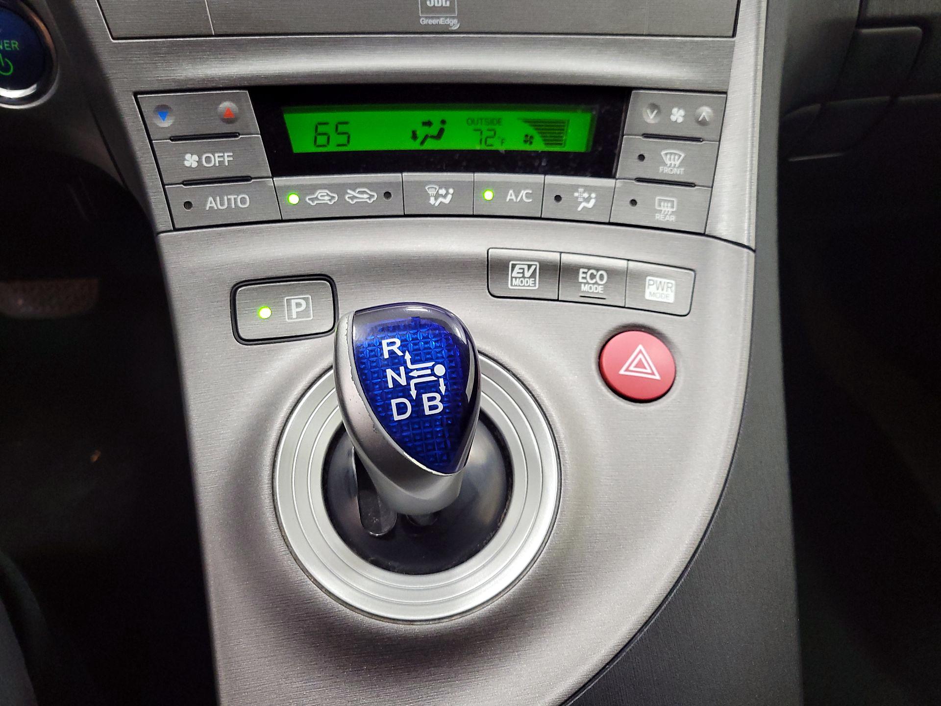 Thumbnail: 2014 Toyota Prius - 17
