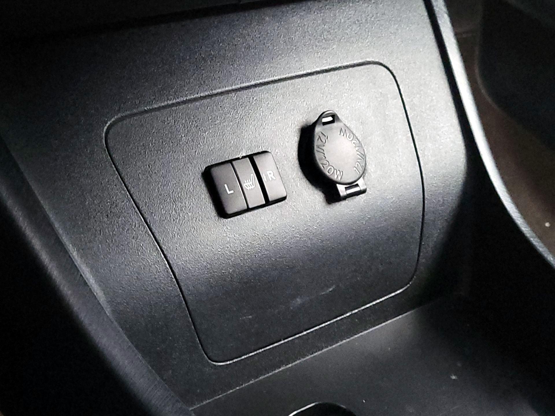 Thumbnail: 2014 Toyota Prius - 18