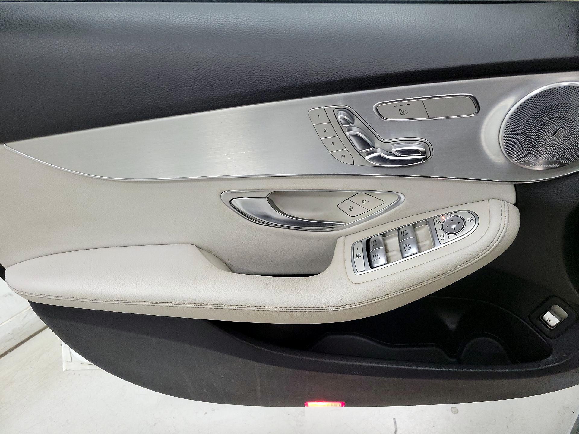 Thumbnail: 2016 Mercedes-Benz C-Class - 12