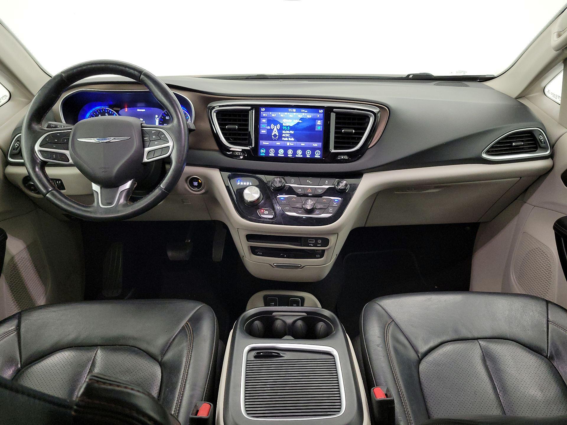 Thumbnail: 2018 Chrysler Pacifica - 9