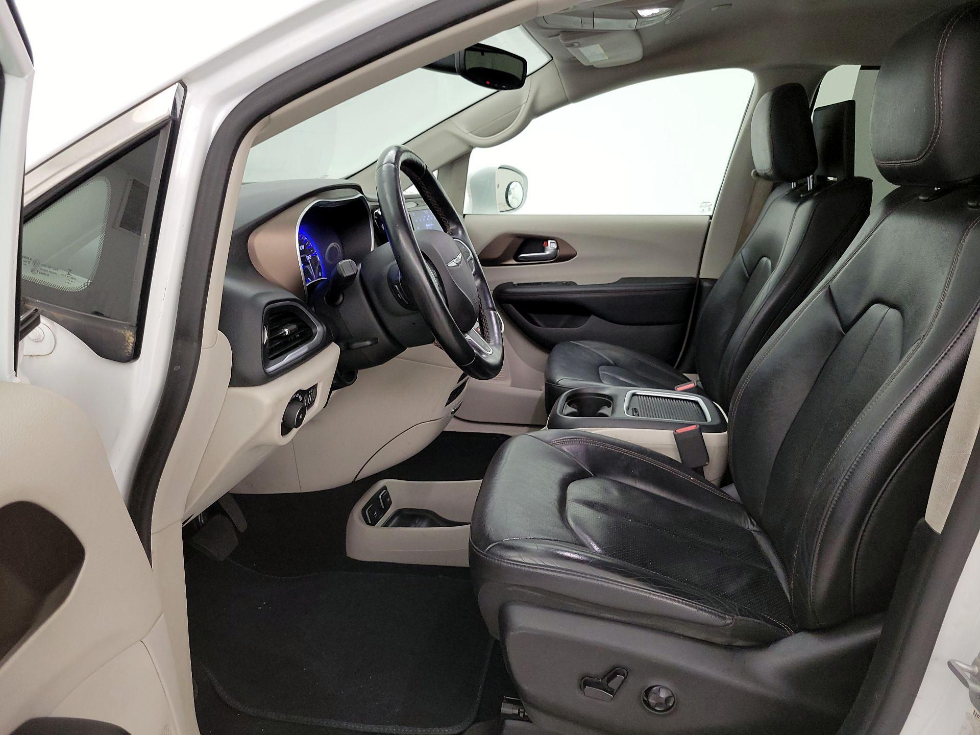 Thumbnail: 2018 Chrysler Pacifica - 11