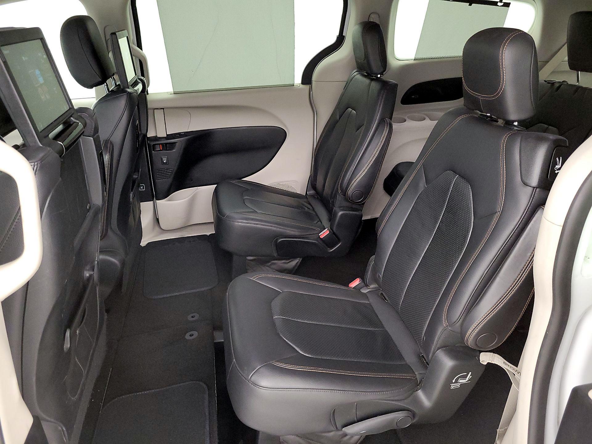 Thumbnail: 2018 Chrysler Pacifica - 20