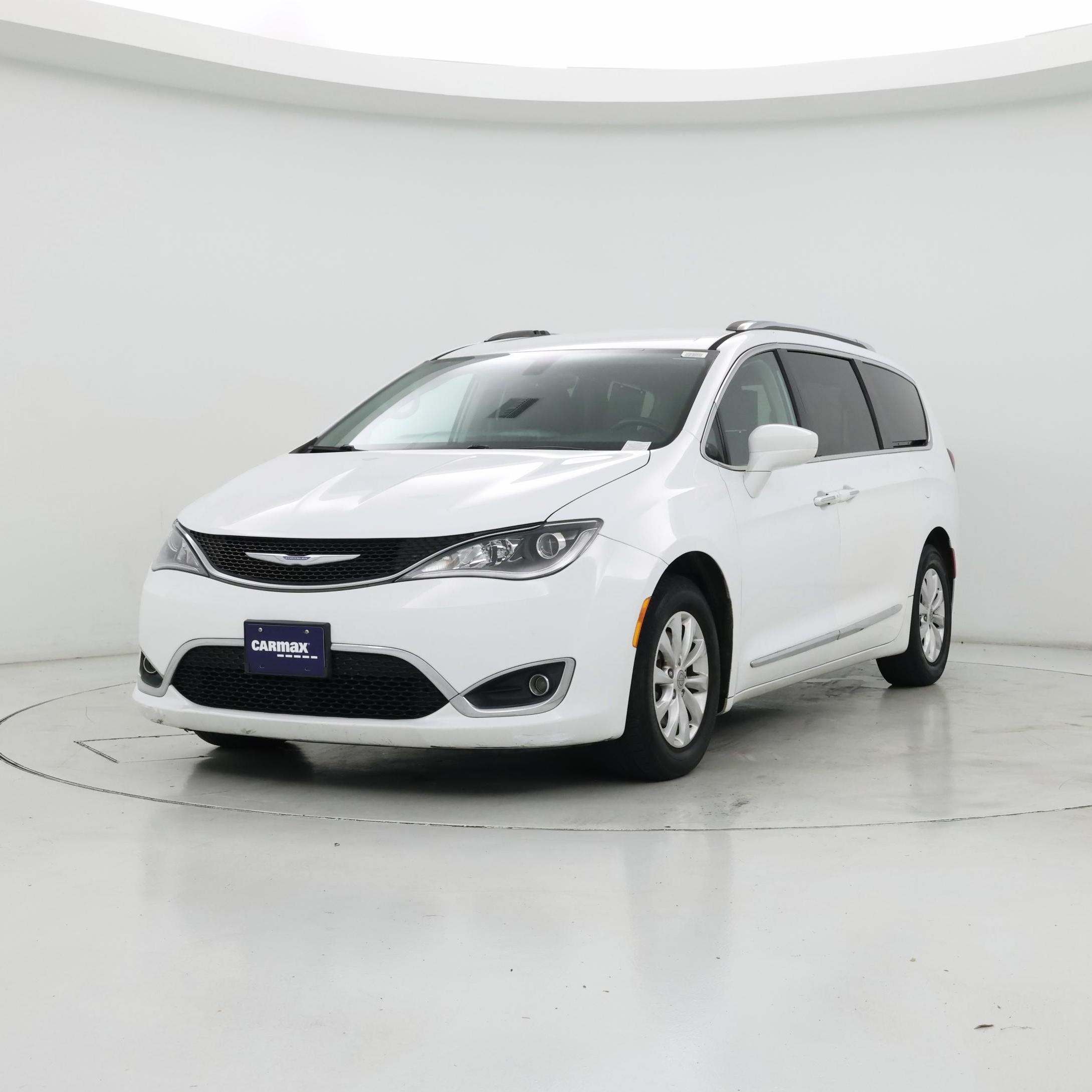 Thumbnail: 2018 Chrysler Pacifica - 4