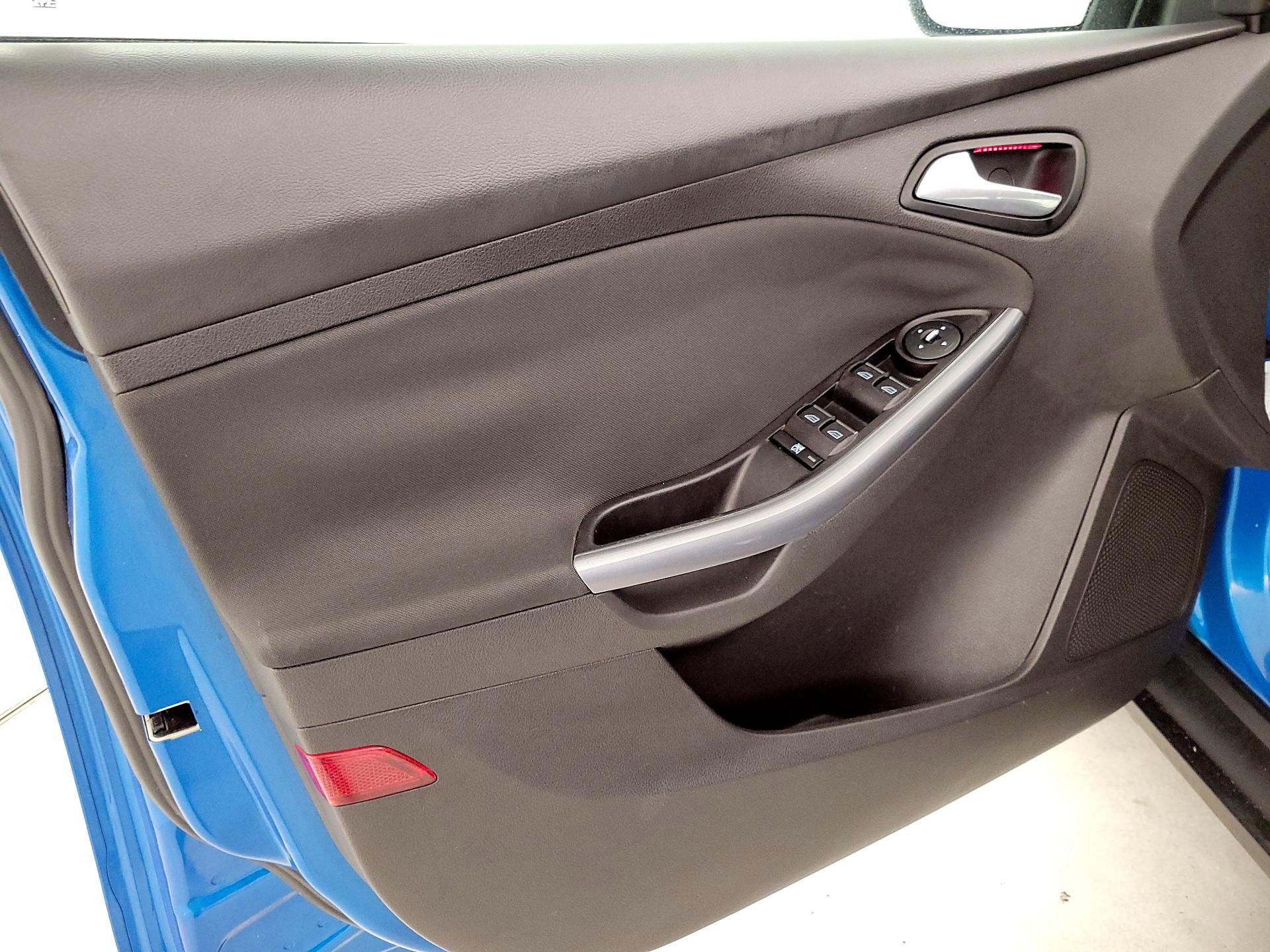 Thumbnail: 2013 Ford Focus - 12