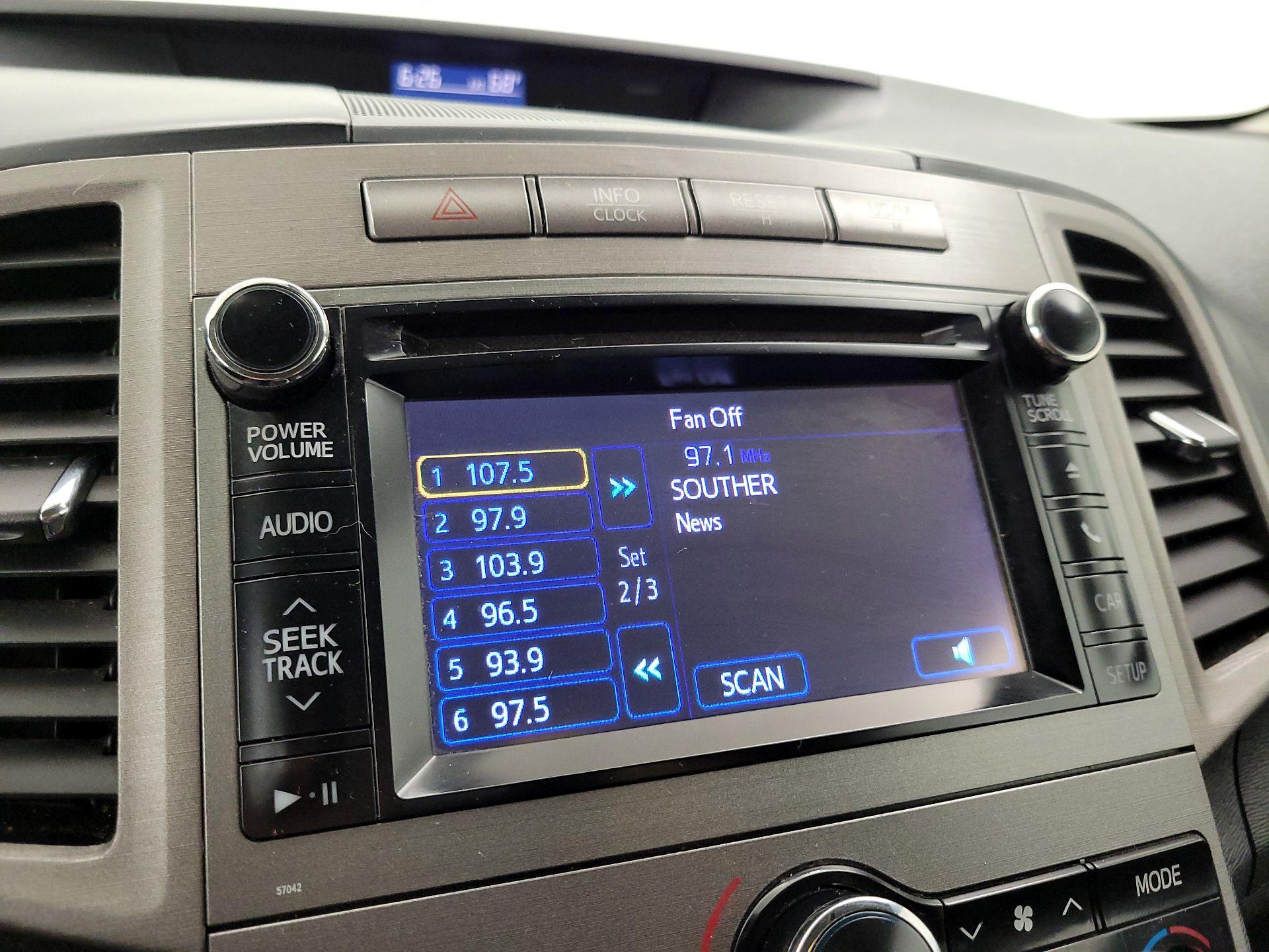 Thumbnail: 2013 Toyota Venza - 14