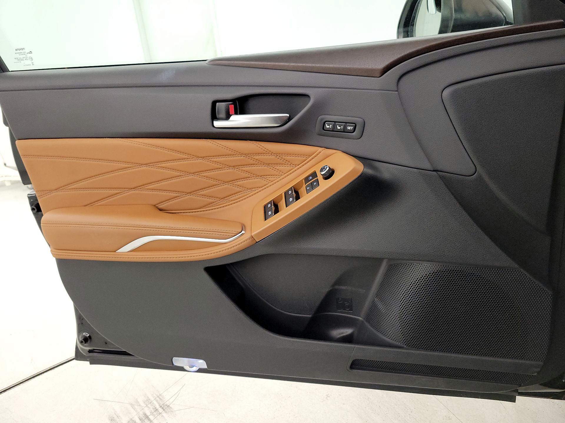 Thumbnail: 2021 Toyota Avalon - 12