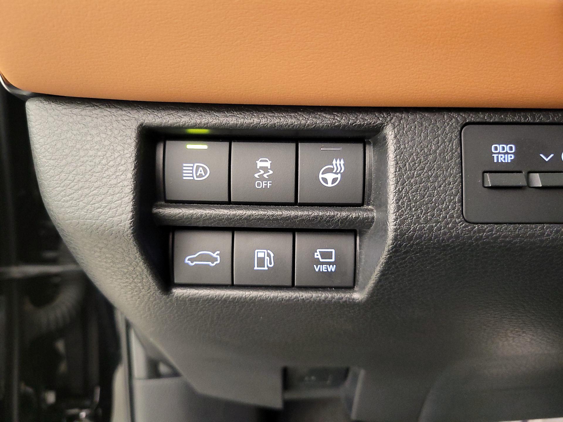 Thumbnail: 2021 Toyota Avalon - 13