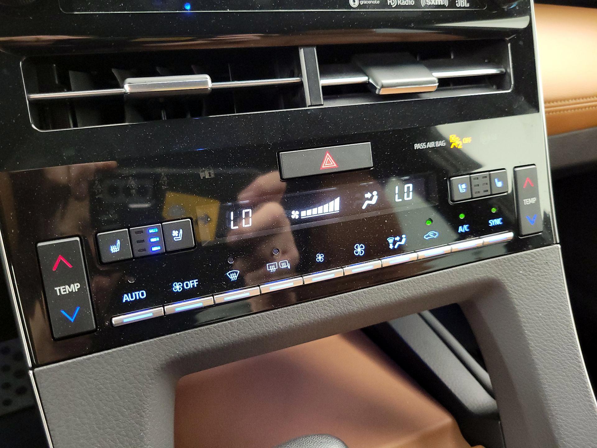 Thumbnail: 2021 Toyota Avalon - 17