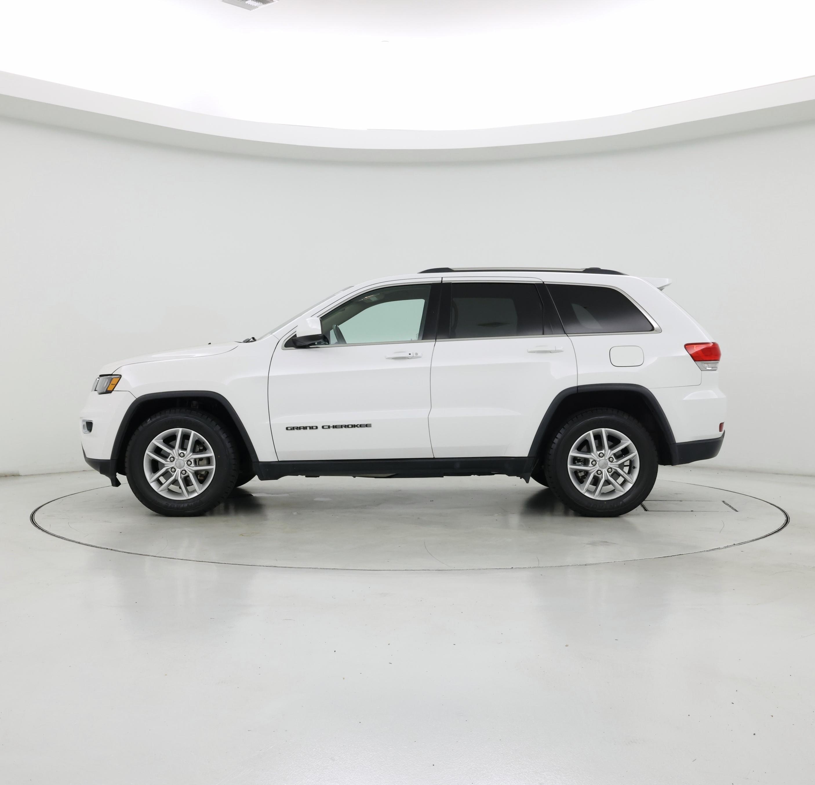 Thumbnail: 2017 Jeep Grand Cherokee - 3