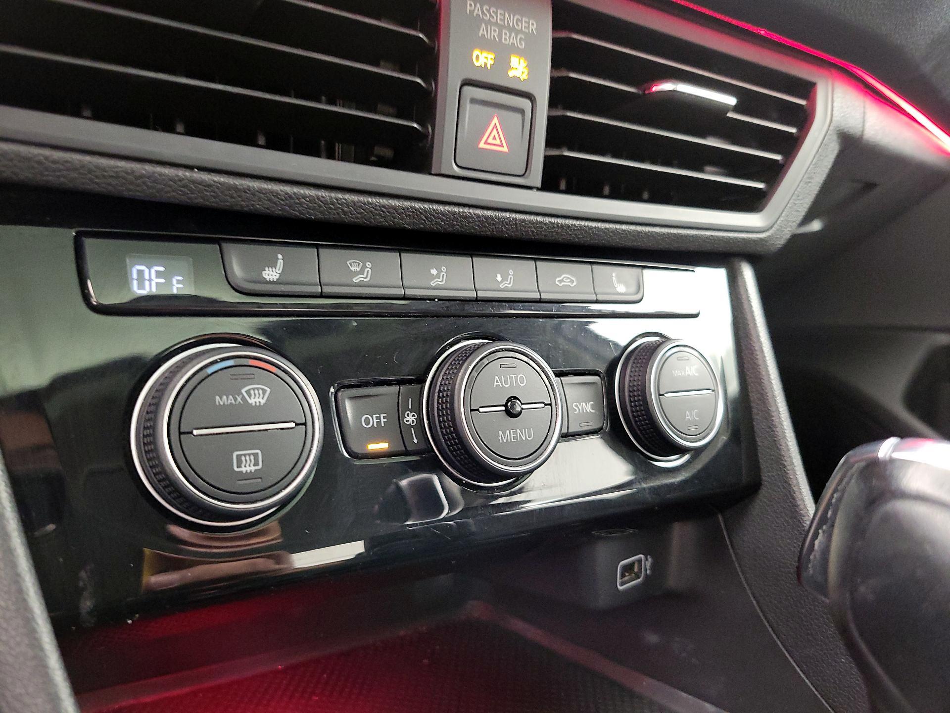 Thumbnail: 2019 Volkswagen Jetta - 16