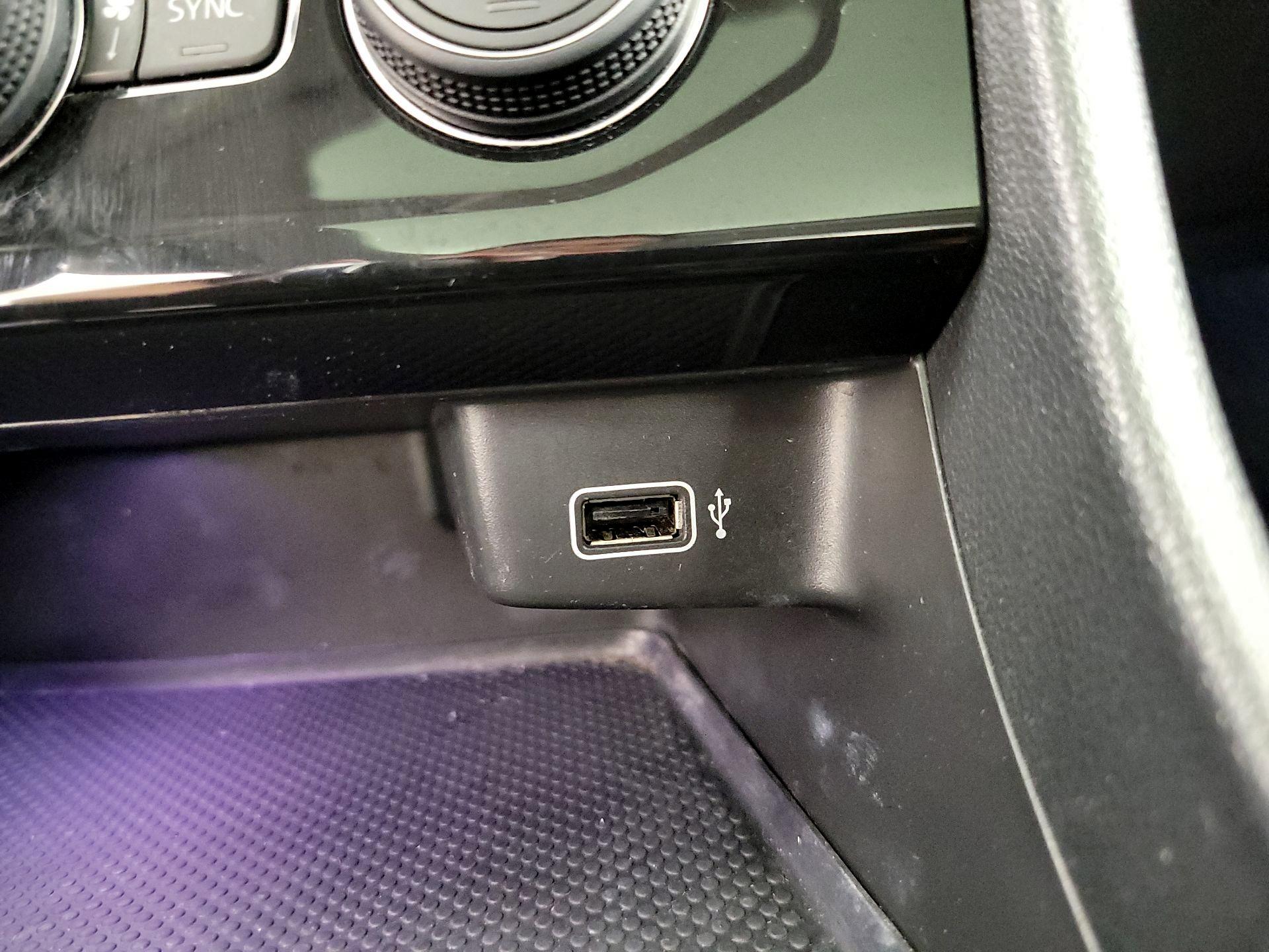 Thumbnail: 2019 Volkswagen Jetta - 18