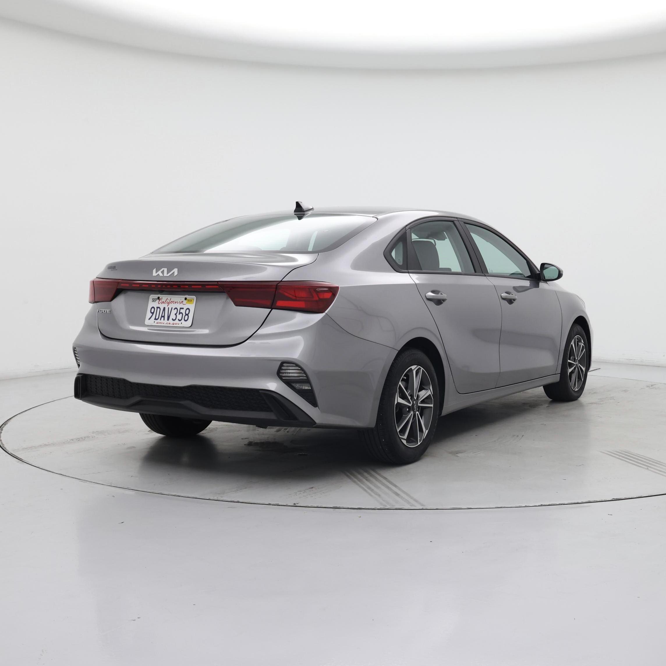 Thumbnail: 2023 Kia Forte - 8