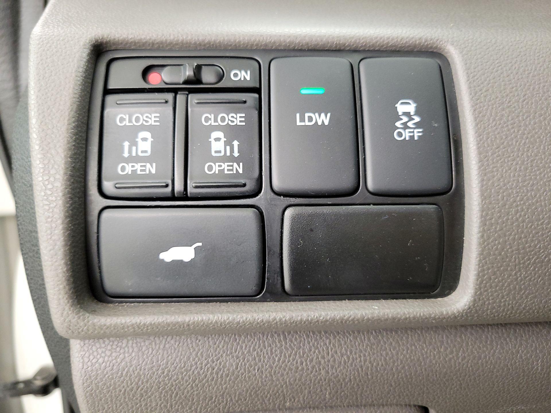 Thumbnail: 2015 Honda Odyssey - 13