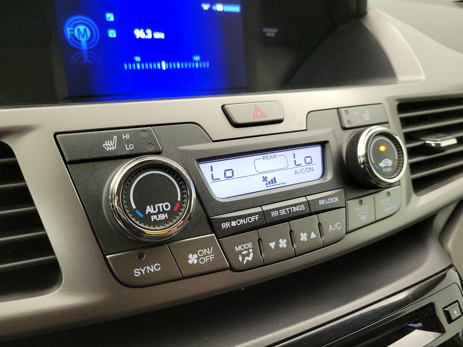 Thumbnail: 2015 Honda Odyssey - 17