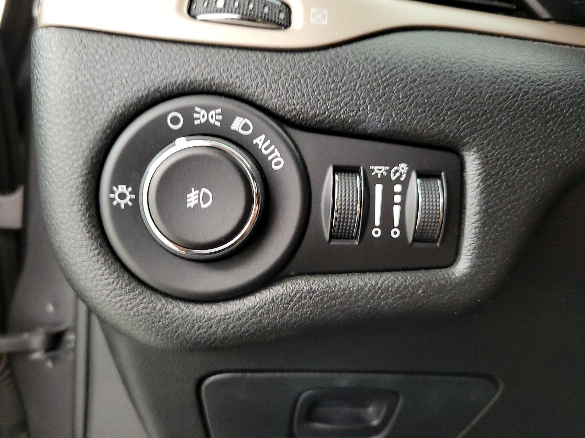 Thumbnail: 2015 Jeep Cherokee - 13