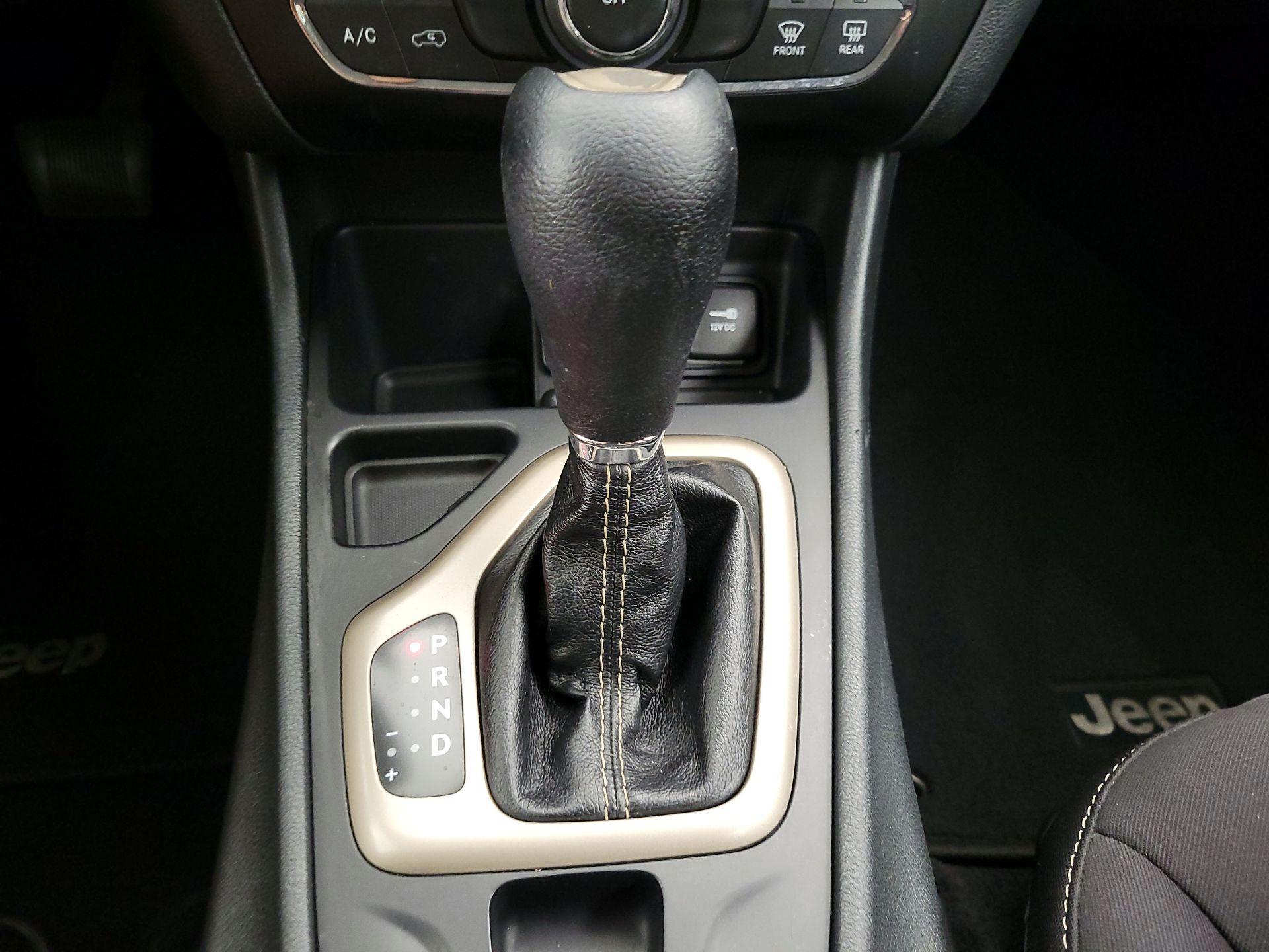Thumbnail: 2015 Jeep Cherokee - 17