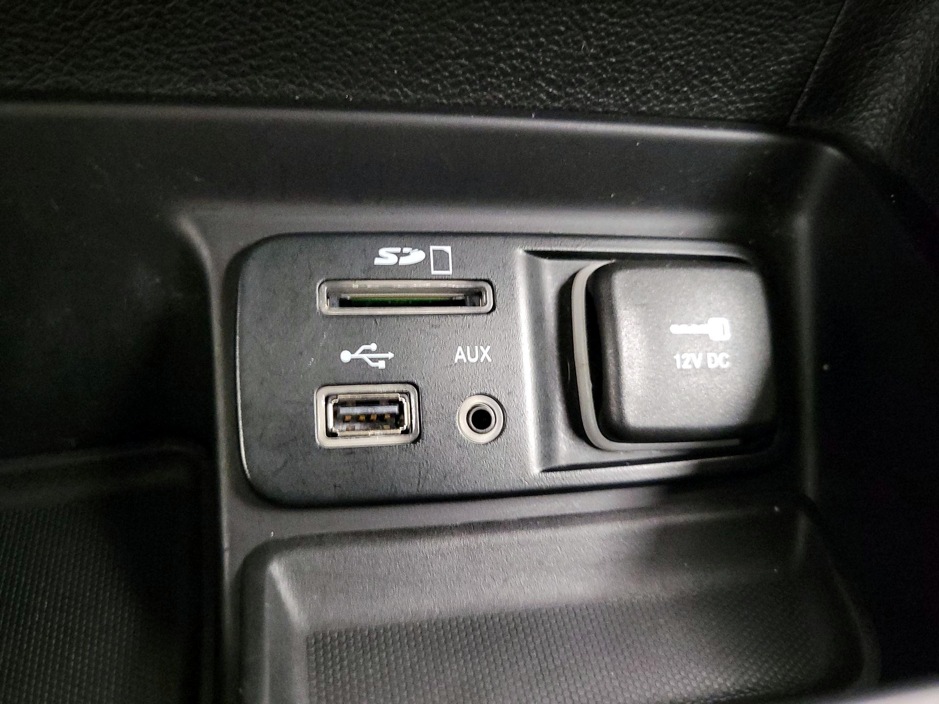 Thumbnail: 2015 Jeep Cherokee - 18